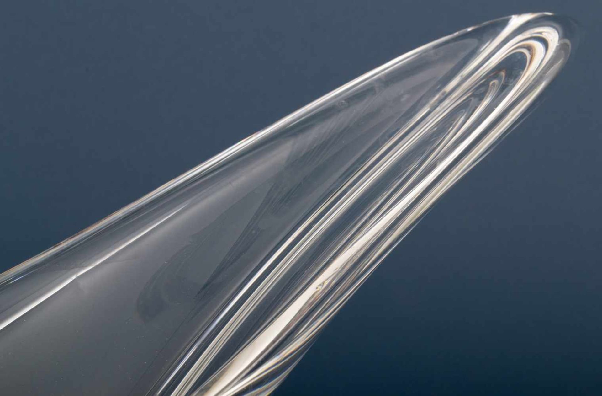 Große Glasschale "DAUM - FRANCE". Farbloses Kristallglas in exentrischer Formgebung. Länge ca. 60 - Bild 7 aus 7