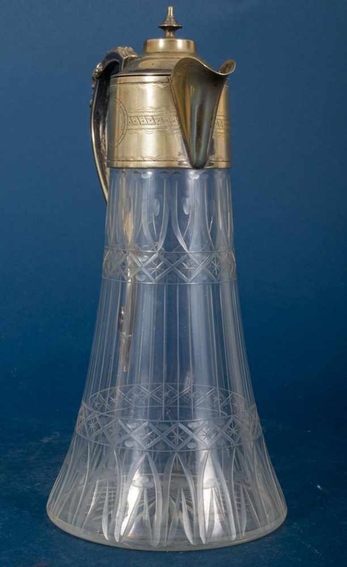 Dekorative Saftkanne, geschliffener, farbloser Klarglaskorpus mit metallischer Griffmontur ( Reste - Bild 9 aus 10