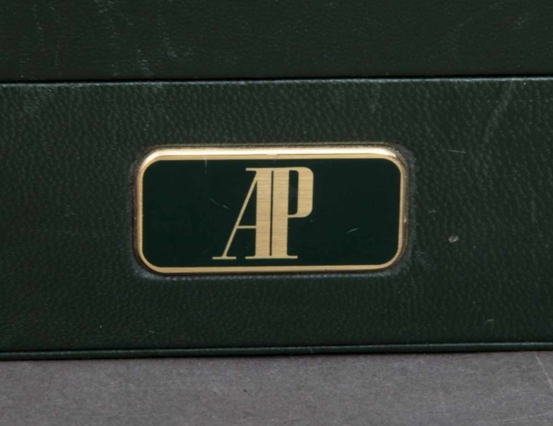 AUDEMARS PIGUET Uhrenbox. Ca. 7,5 x 16,3 x 12 cm. Sehr schöner Erhalt.- - -20.00 % buyer's premium - Bild 5 aus 6