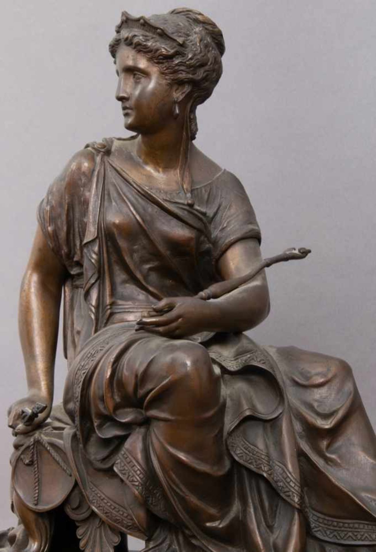 Dekorative Kaminuhr, Neoklassizismus um 1890, von römischer Göttin bekrönte Kaminuhr, schwarzes - Bild 11 aus 14