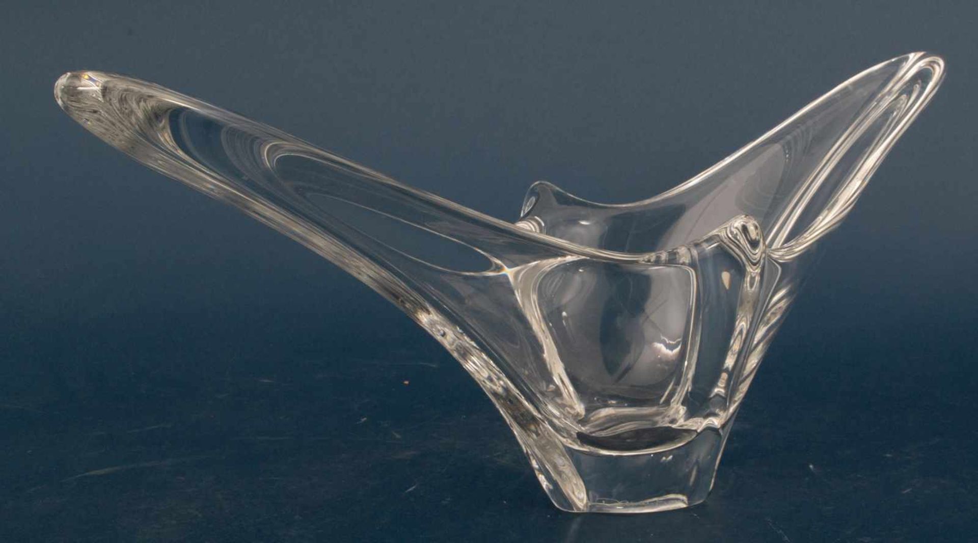 Große Glasschale "DAUM - FRANCE". Farbloses Kristallglas in exentrischer Formgebung. Länge ca. 60 - Bild 3 aus 7