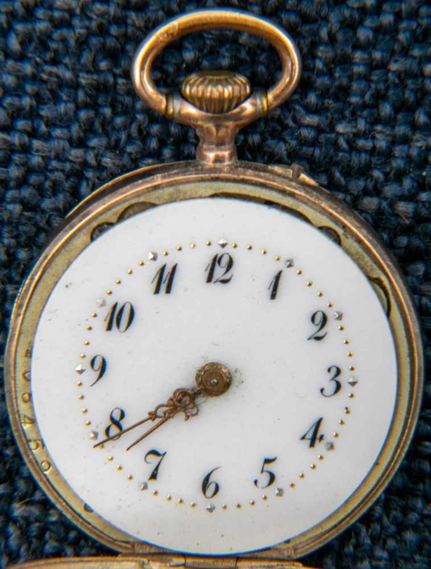 Damentaschenuhr. Vergoldetes Gehäuse, um 1900. Durchmesser ca. 30 mm, normale Alters-, Trage- & - Bild 2 aus 5