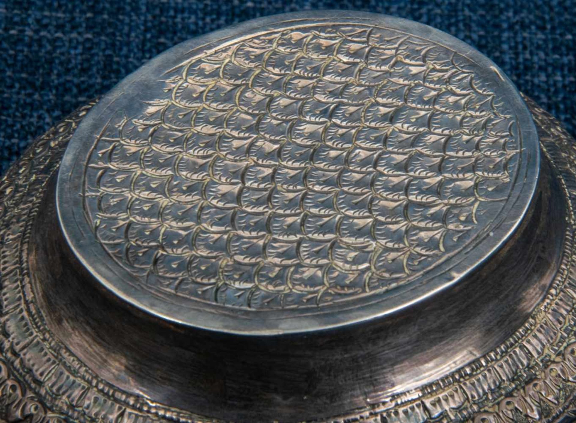 Kleine runde Silberschale, wohl Nordafrika oder vorderer Orient, Silber (ungepunzt), ca. 5 x 11 x 10 - Bild 4 aus 5