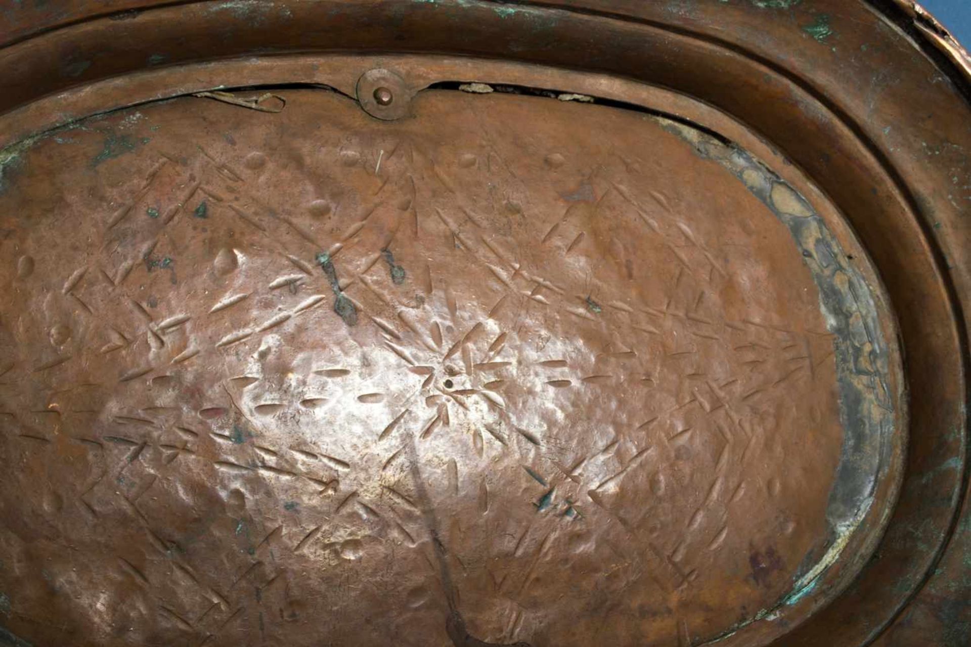 Großes ovales Pflanzgefäß, Kupfer, seitlich mit stilisierten Löwenköpfen & rundem Griffring. Ca. - Bild 8 aus 8