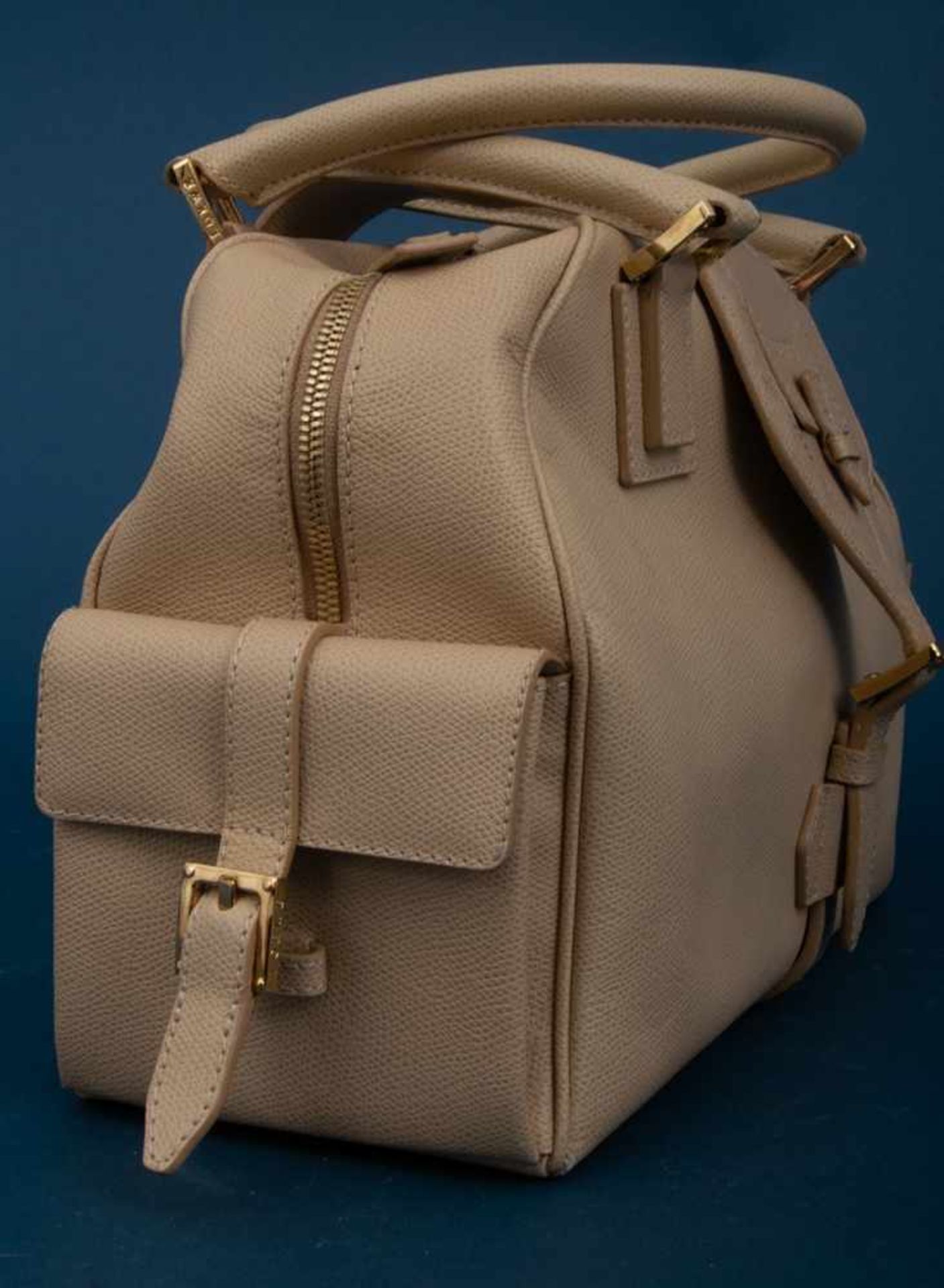 "Loewe" - modische, querformatige Handtasche des spanischen Labels. Formschöne Tasche mit 2 - Bild 4 aus 16