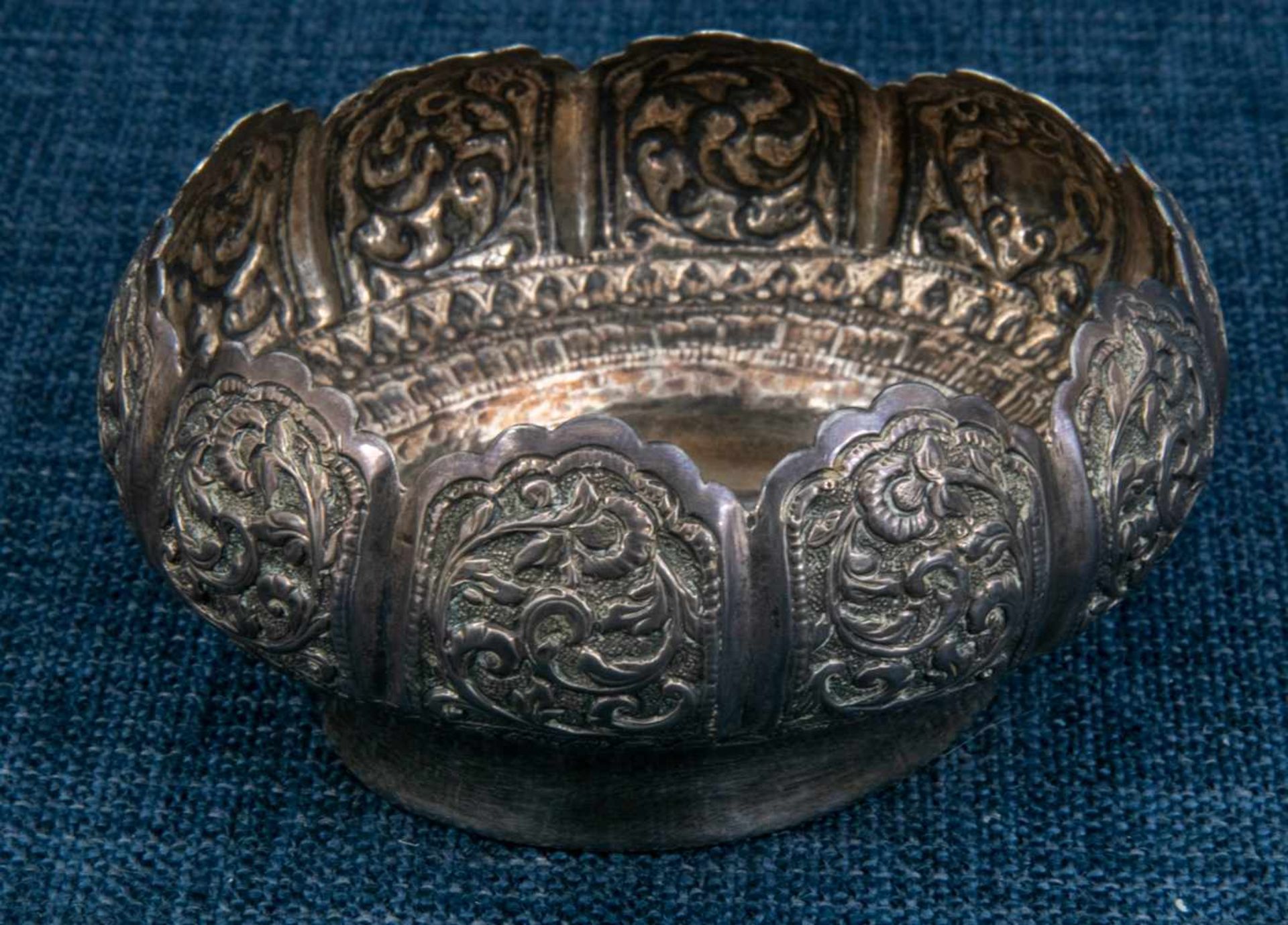 Kleine runde Silberschale, wohl Nordafrika oder vorderer Orient, Silber (ungepunzt), ca. 5 x 11 x 10