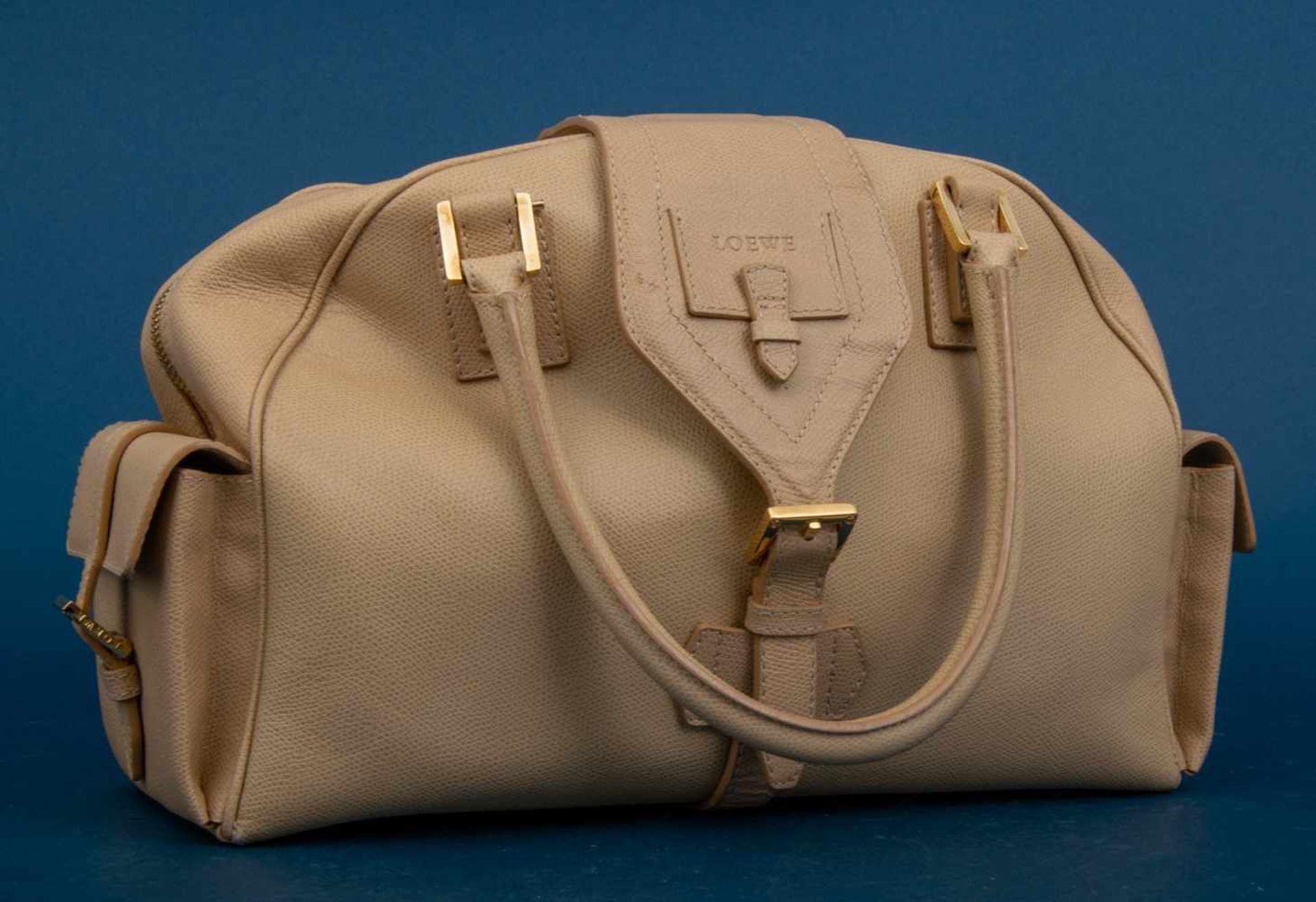 "Loewe" - modische, querformatige Handtasche des spanischen Labels. Formschöne Tasche mit 2 - Bild 16 aus 16