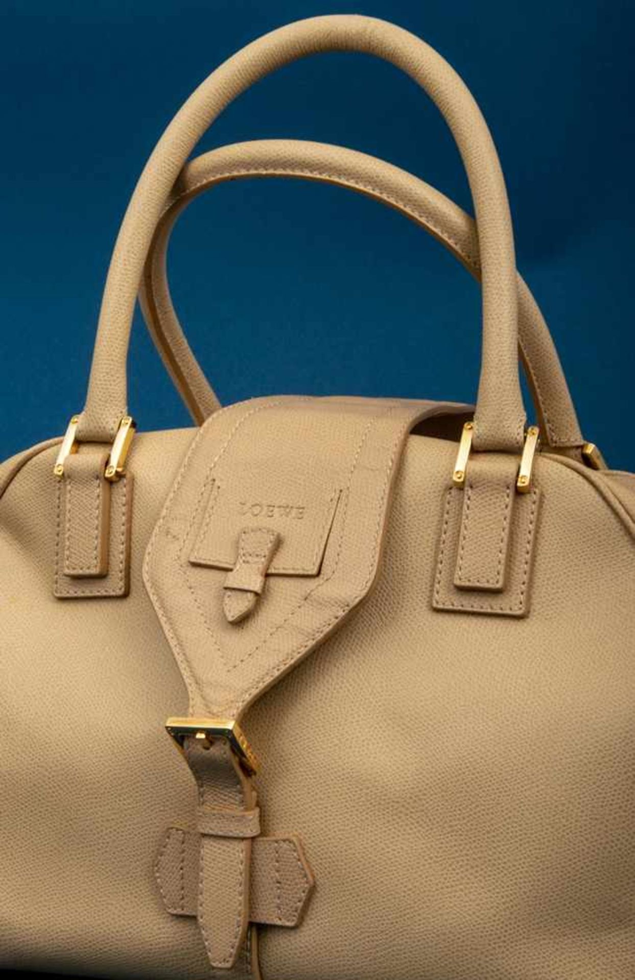 "Loewe" - modische, querformatige Handtasche des spanischen Labels. Formschöne Tasche mit 2 - Bild 10 aus 16