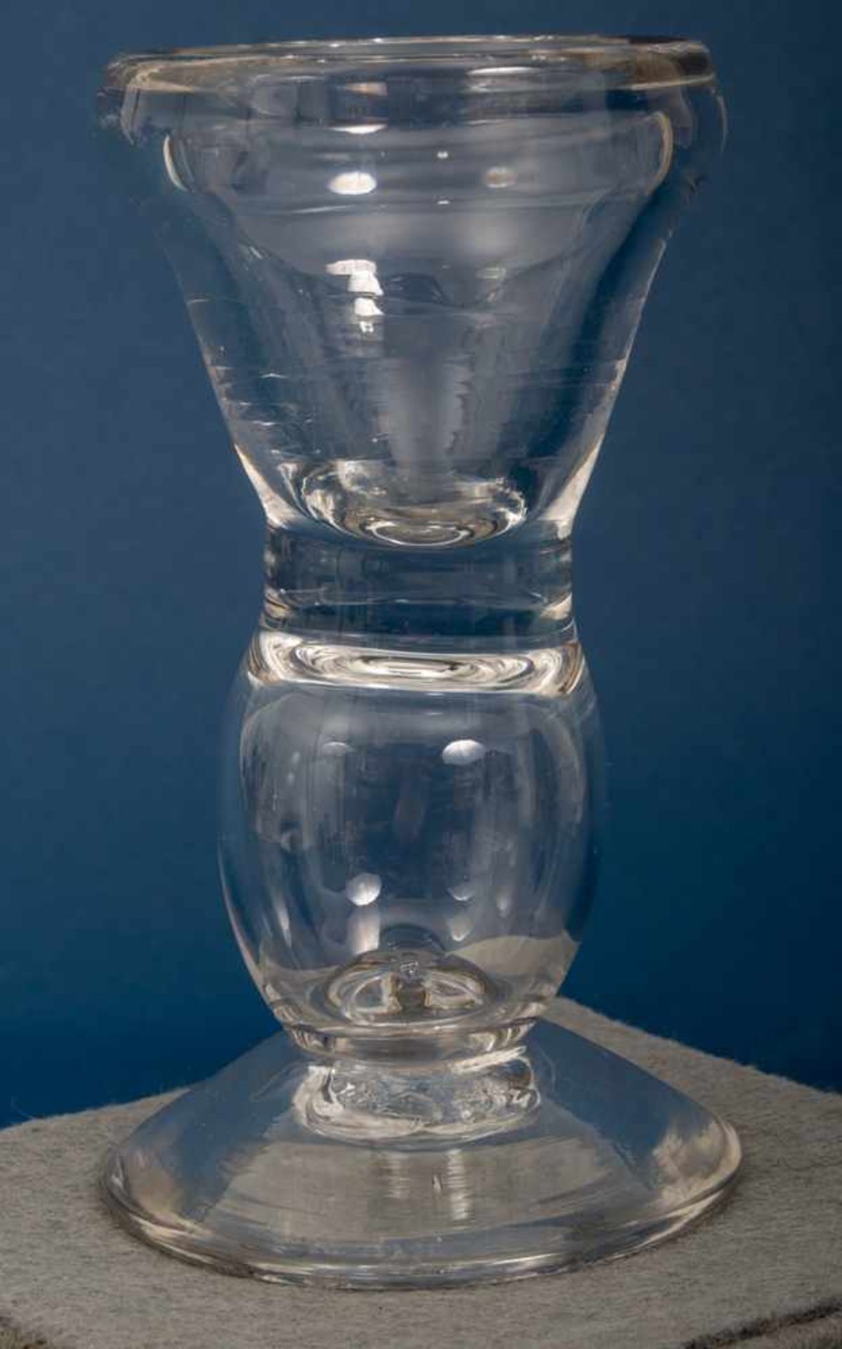 Antikes "Wachtmeister"-Trinkglas, farbloses, schlieriges, durchsichtige Glas mit