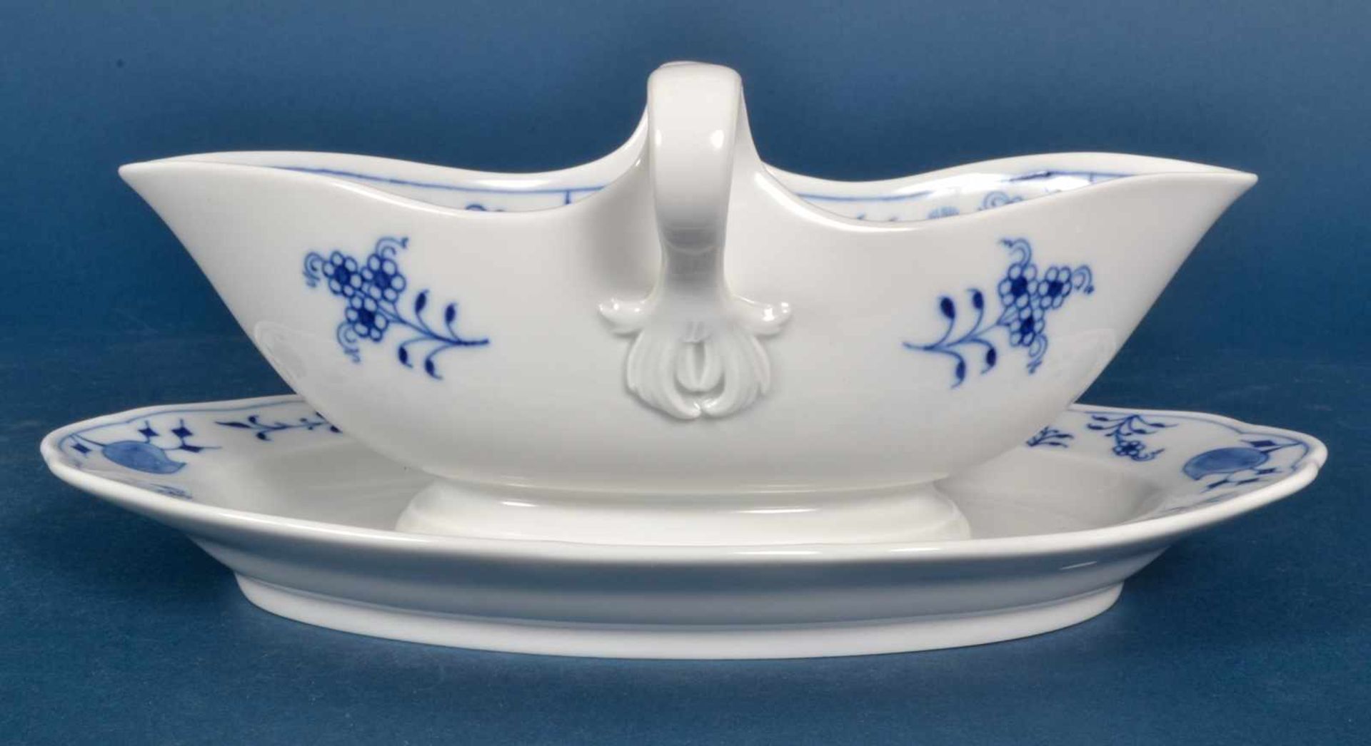 Ovale Henkelsauciere, Meissen, 1. Wahl, sehr schöner Erhalt, Länge ca. 25 cm.- - -20.00 % buyer's - Bild 7 aus 8