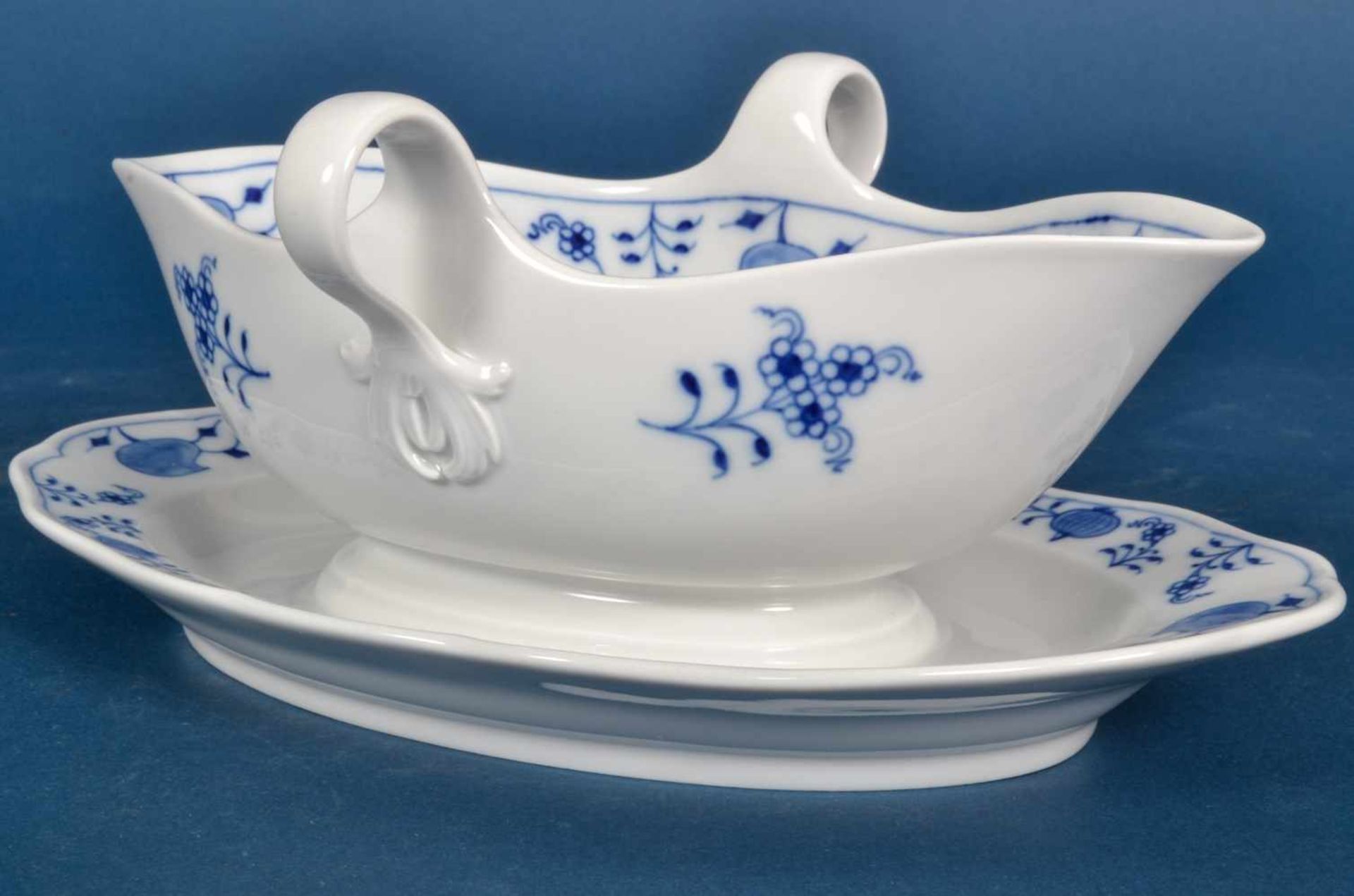 Ovale Henkelsauciere, Meissen, 1. Wahl, sehr schöner Erhalt, Länge ca. 25 cm.- - -20.00 % buyer's - Bild 6 aus 8