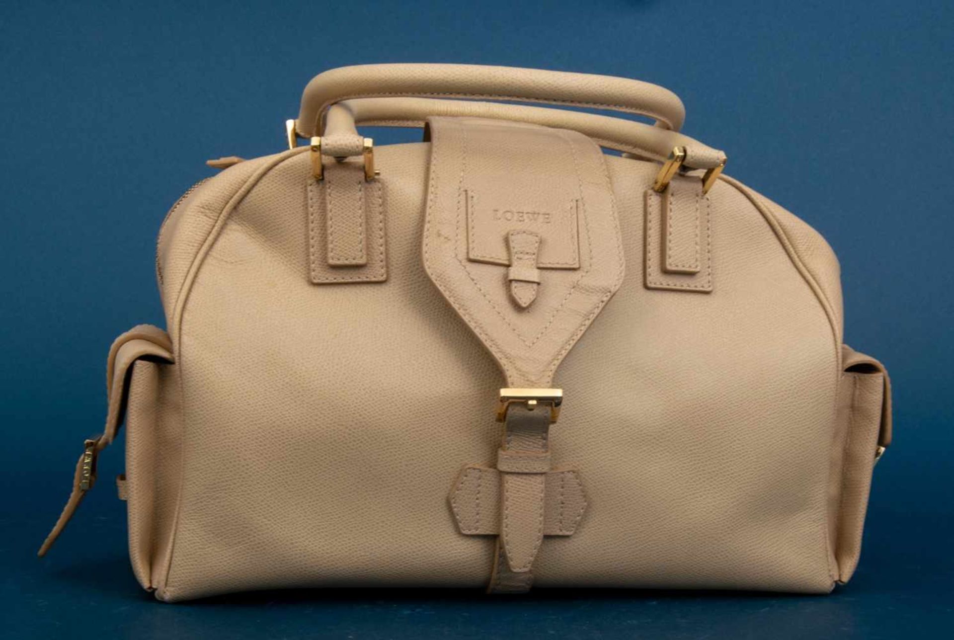 "Loewe" - modische, querformatige Handtasche des spanischen Labels. Formschöne Tasche mit 2 - Bild 9 aus 16
