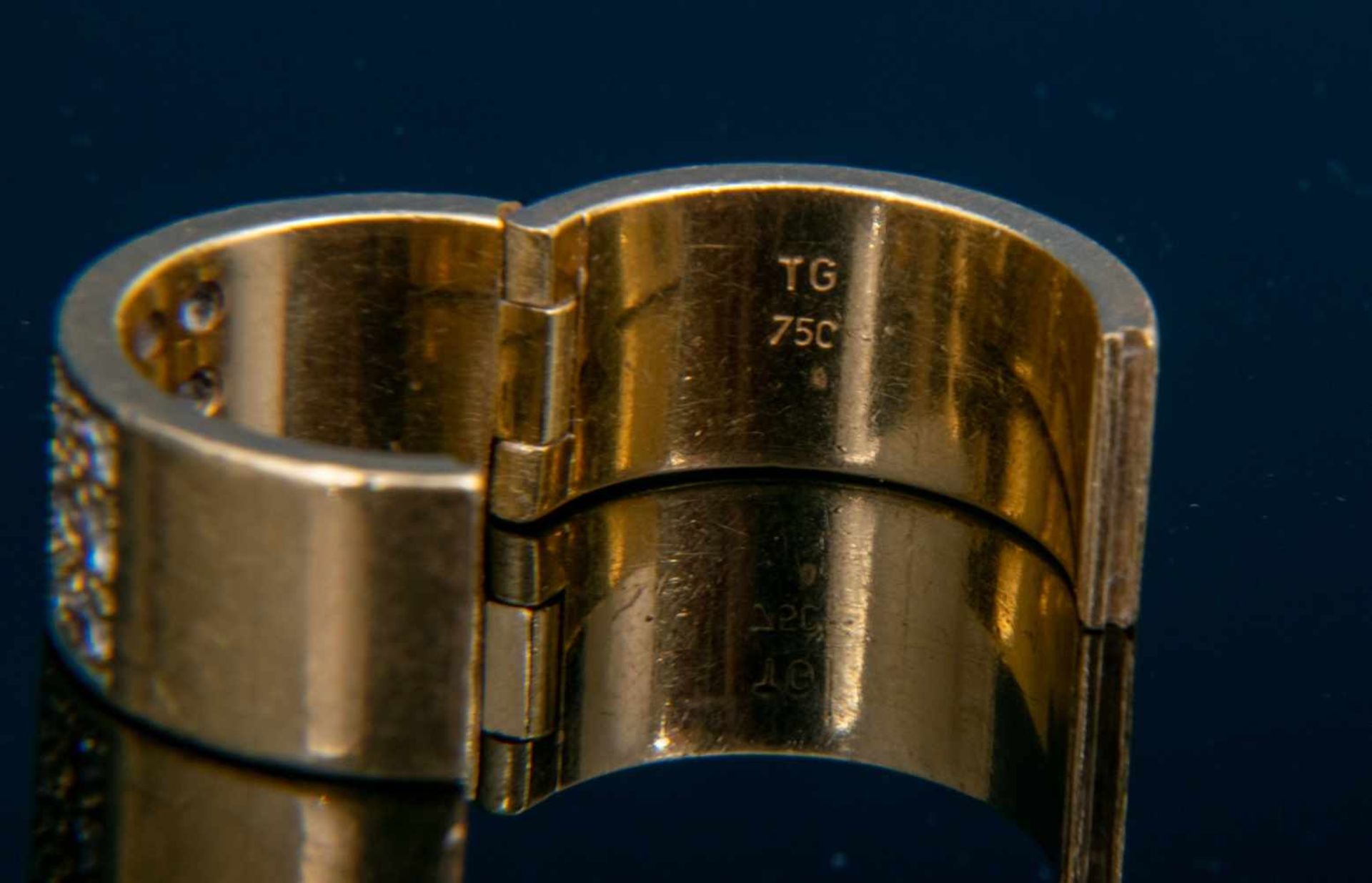 Massiver 750er Gelbgold-Unisex-Ring mit raffinierter, scharnierter Fassung, gestempelt "750 - TG", - Bild 7 aus 10