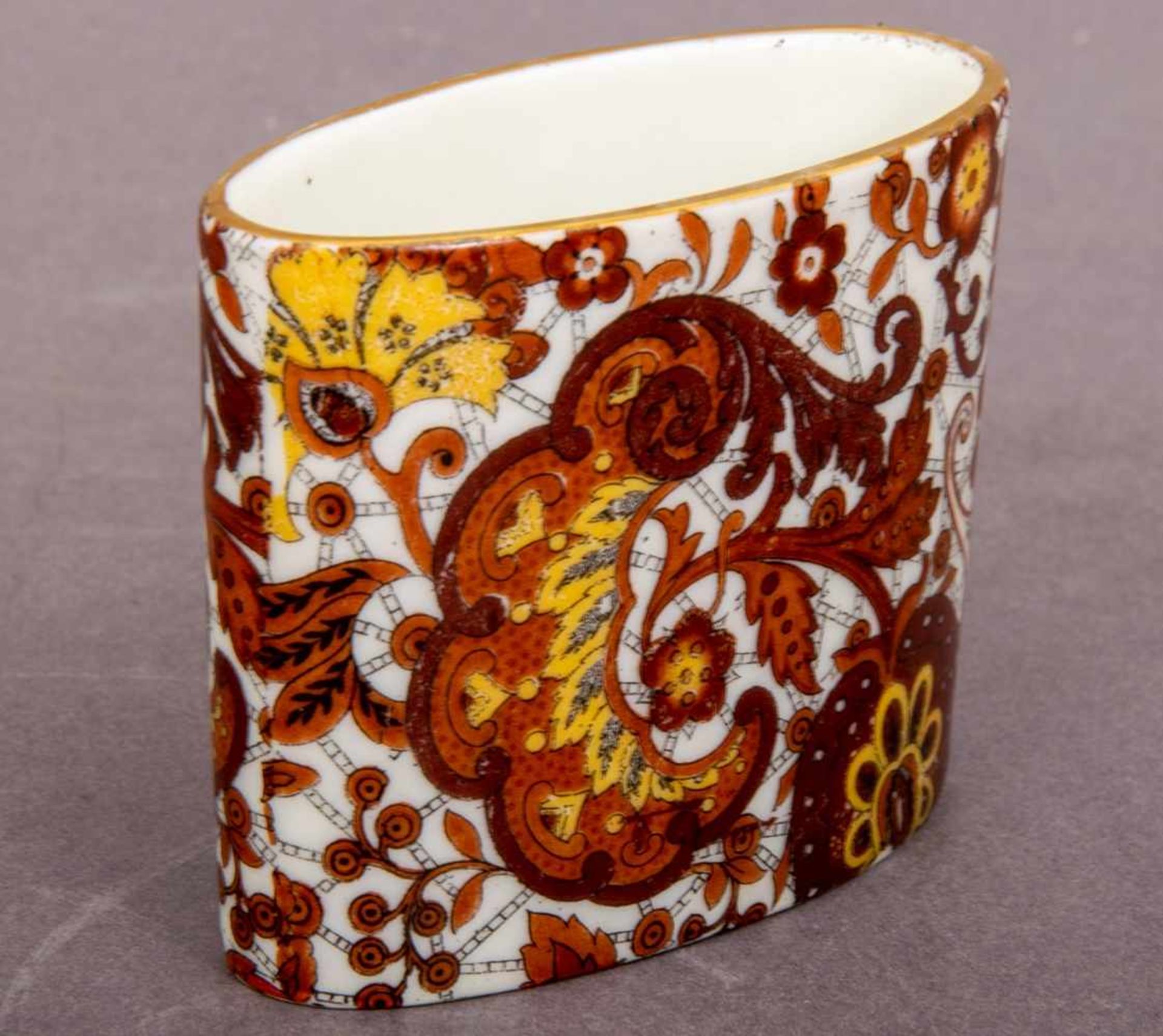 Zweiteiliges Tischvasenset "Schoenau". Elfenbeinfarbenes Porzellan mit abstraktem Floralmuster in - Image 6 of 8