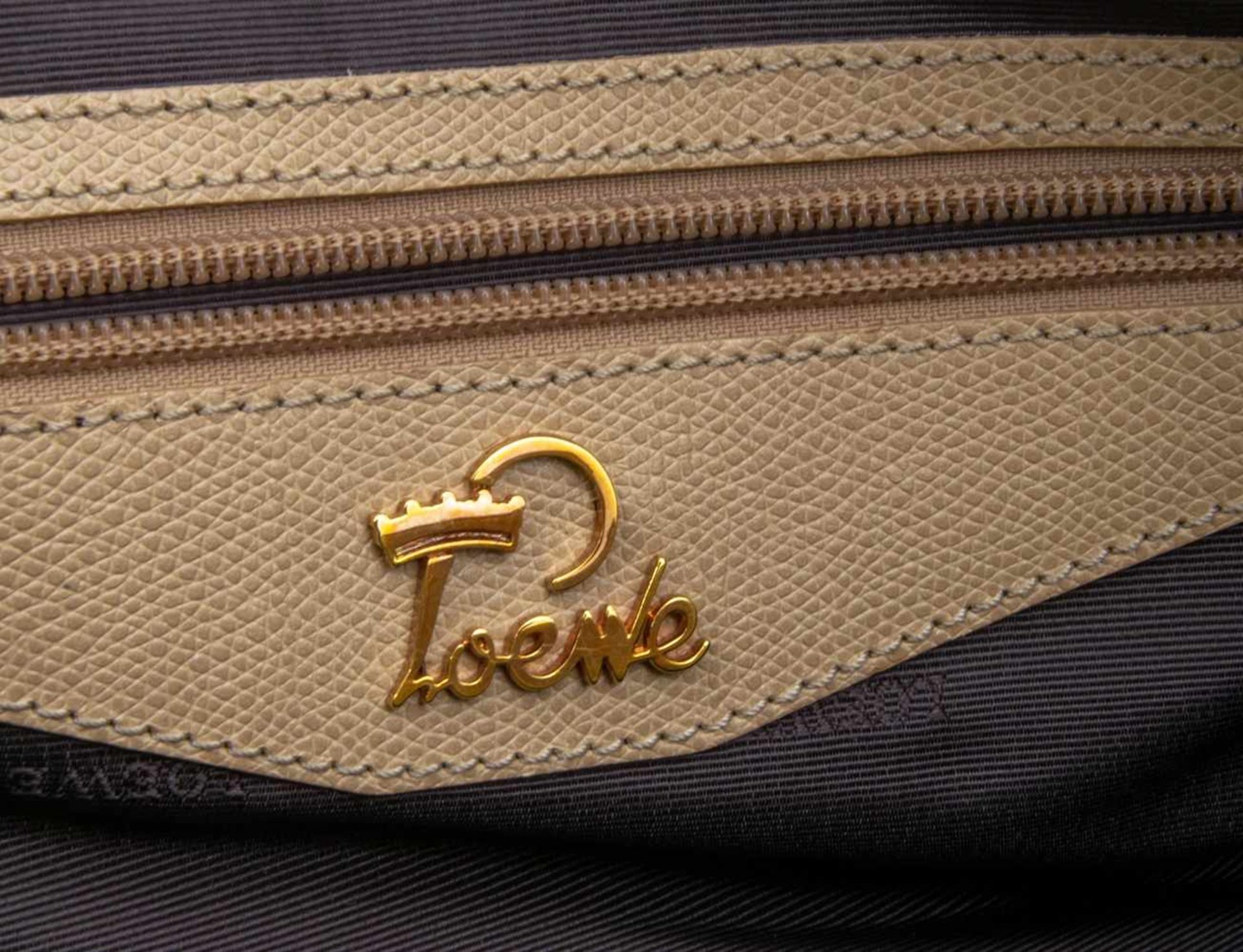 "Loewe" - modische, querformatige Handtasche des spanischen Labels. Formschöne Tasche mit 2 - Bild 11 aus 16