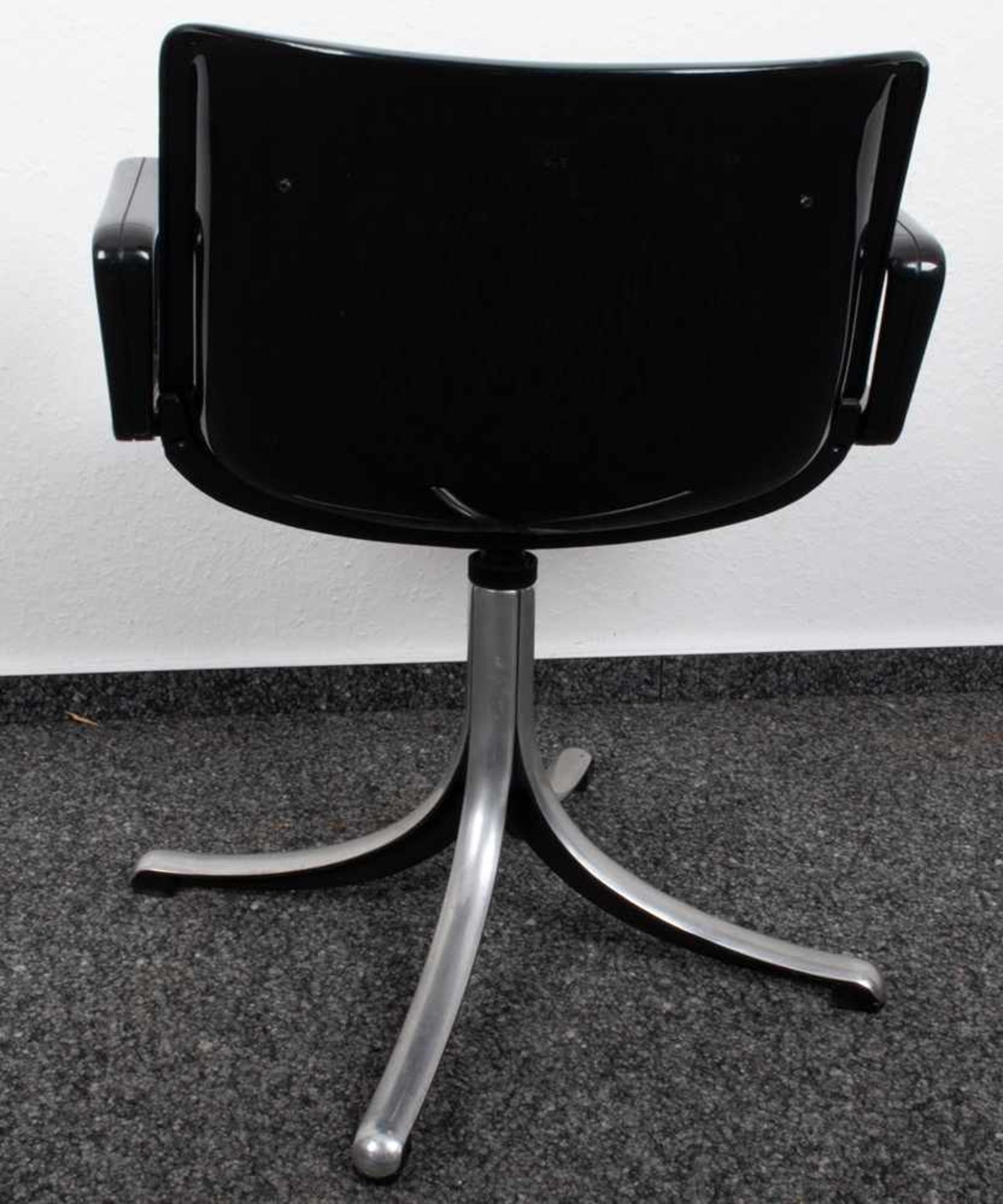 Schreibtisch-Drehstuhl/Bürostuhl. Italienisches Design um 1970. Vierpassiger Aluminiumfuß mit - Bild 6 aus 7