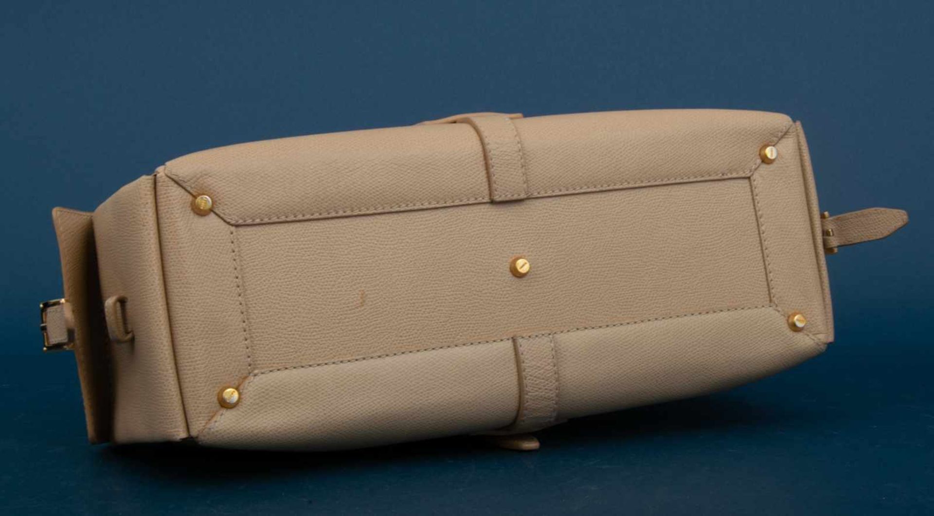 "Loewe" - modische, querformatige Handtasche des spanischen Labels. Formschöne Tasche mit 2 - Bild 7 aus 16