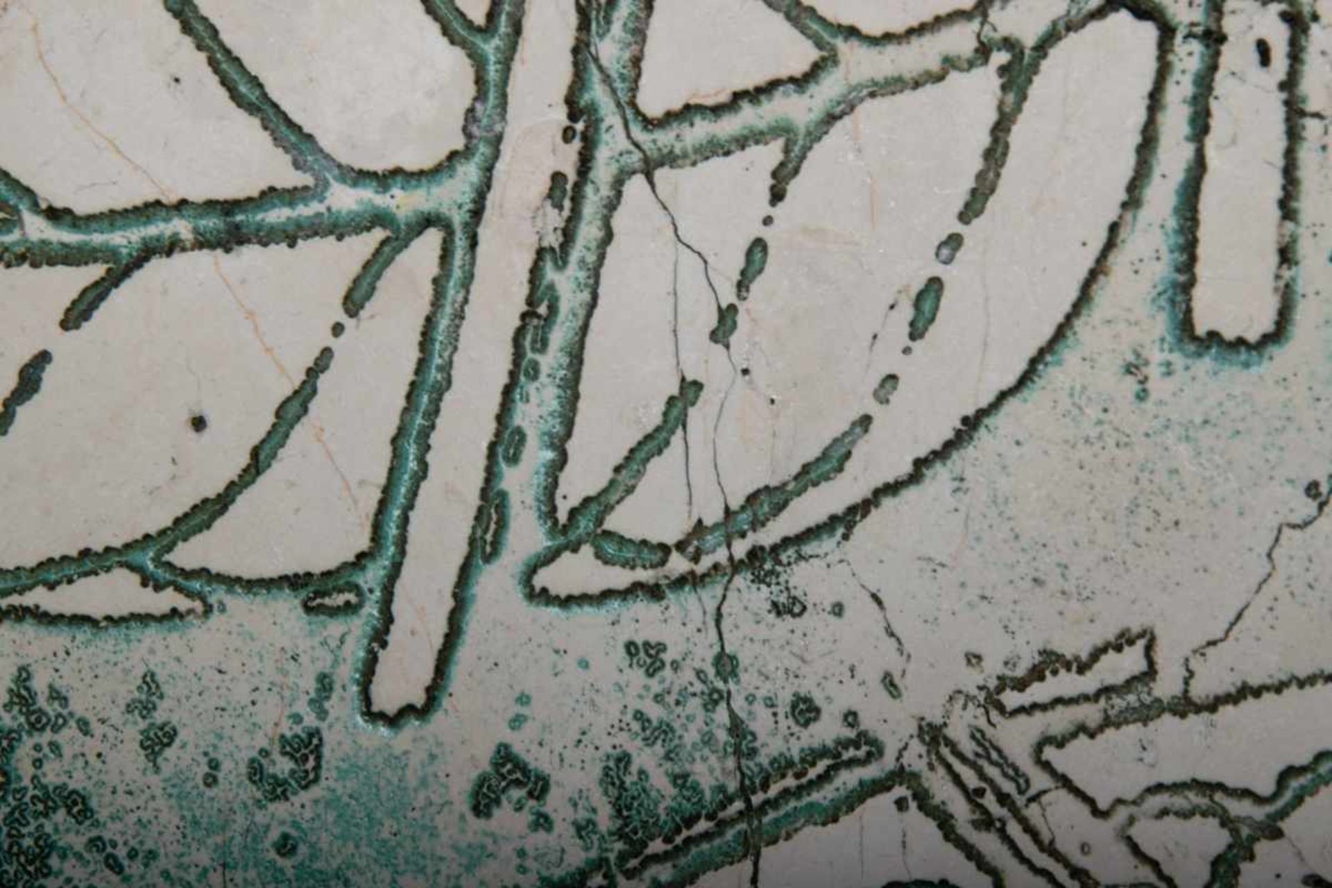 Quadratischer Couchtisch, grünlich patiniertes Metallgestell mit lose aufliegender Marmorplatte - Image 14 of 15
