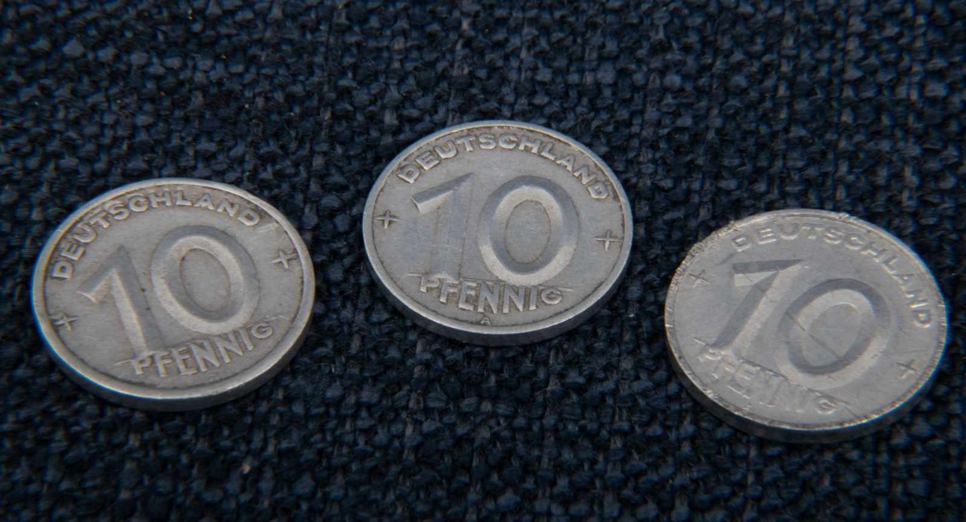 3 x 10 PFENNIG DDR/DEUTSCHLAND "1948 A - 1949 A - 1952 A" in schöner Erhaltung.- - -20.00 % buyer' - Bild 2 aus 6