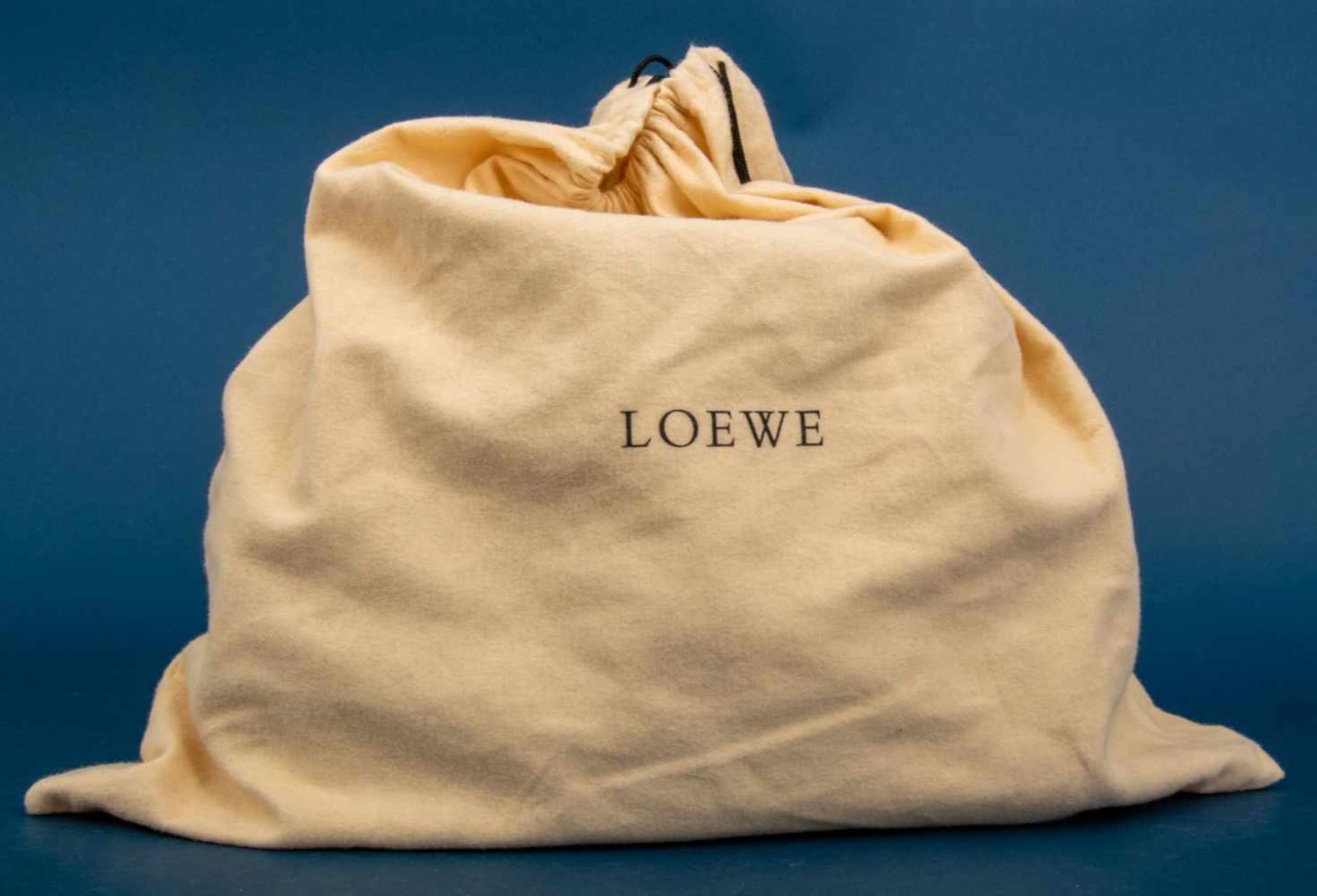 "Loewe" - modische, querformatige Handtasche des spanischen Labels. Formschöne Tasche mit 2 - Bild 2 aus 16