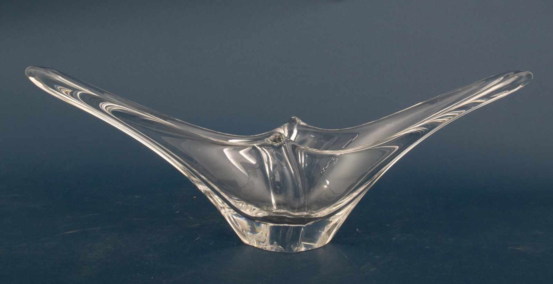 Große Glasschale "DAUM - FRANCE". Farbloses Kristallglas in exentrischer Formgebung. Länge ca. 60 - Bild 4 aus 7