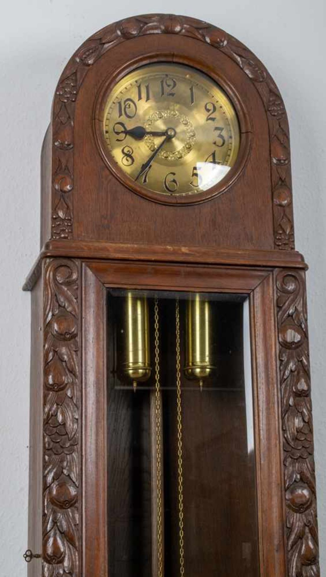 Antike Bodenstanduhr, Eiche, deutsch um 1900/20, zweigewichtig, Gehäuse mit Rundbogenabschluss. Höhe - Bild 4 aus 12