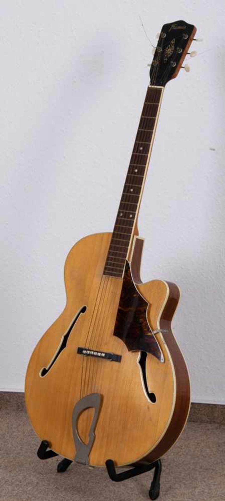 FRAMUS ARCHTOP MISSOURI JAZZ GITARRE der 1960er/70er Jahre in orig. Transportkoffer. Ungeprüft.