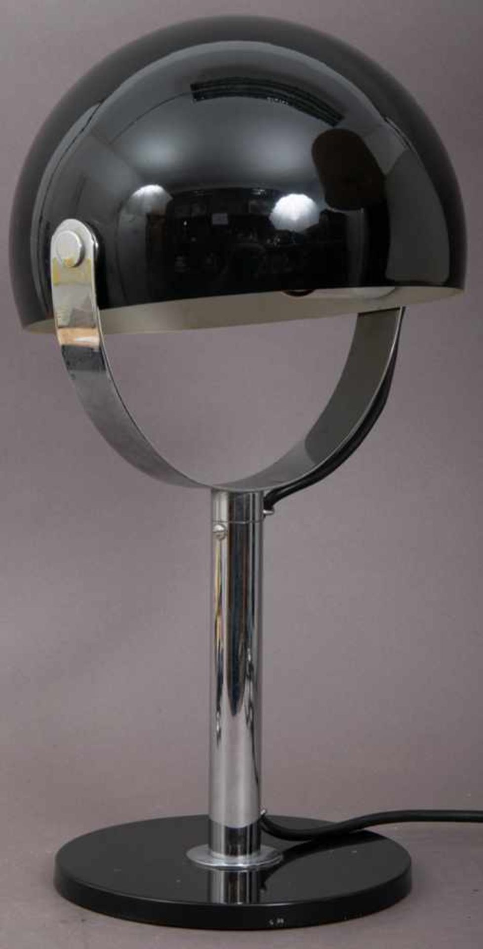 Klassische Schreibtischlampe/Tischlampe.Schwarz lackiertes & verchromtes Metall, drehbarer, runder - Bild 3 aus 7