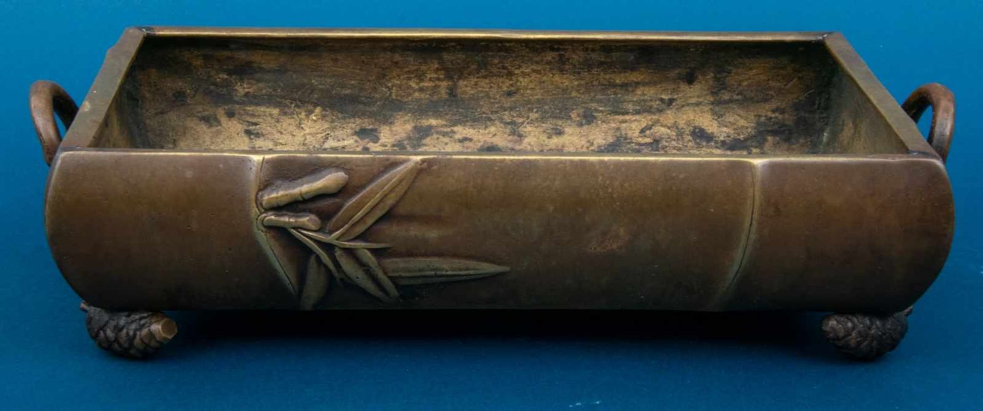 Rechteckige Pflanzschale, Bronze/Messing, ca. 9 x 34 x 20 cm, 19./20. Jhd. Gegossene 4Zeichen- - Bild 3 aus 7