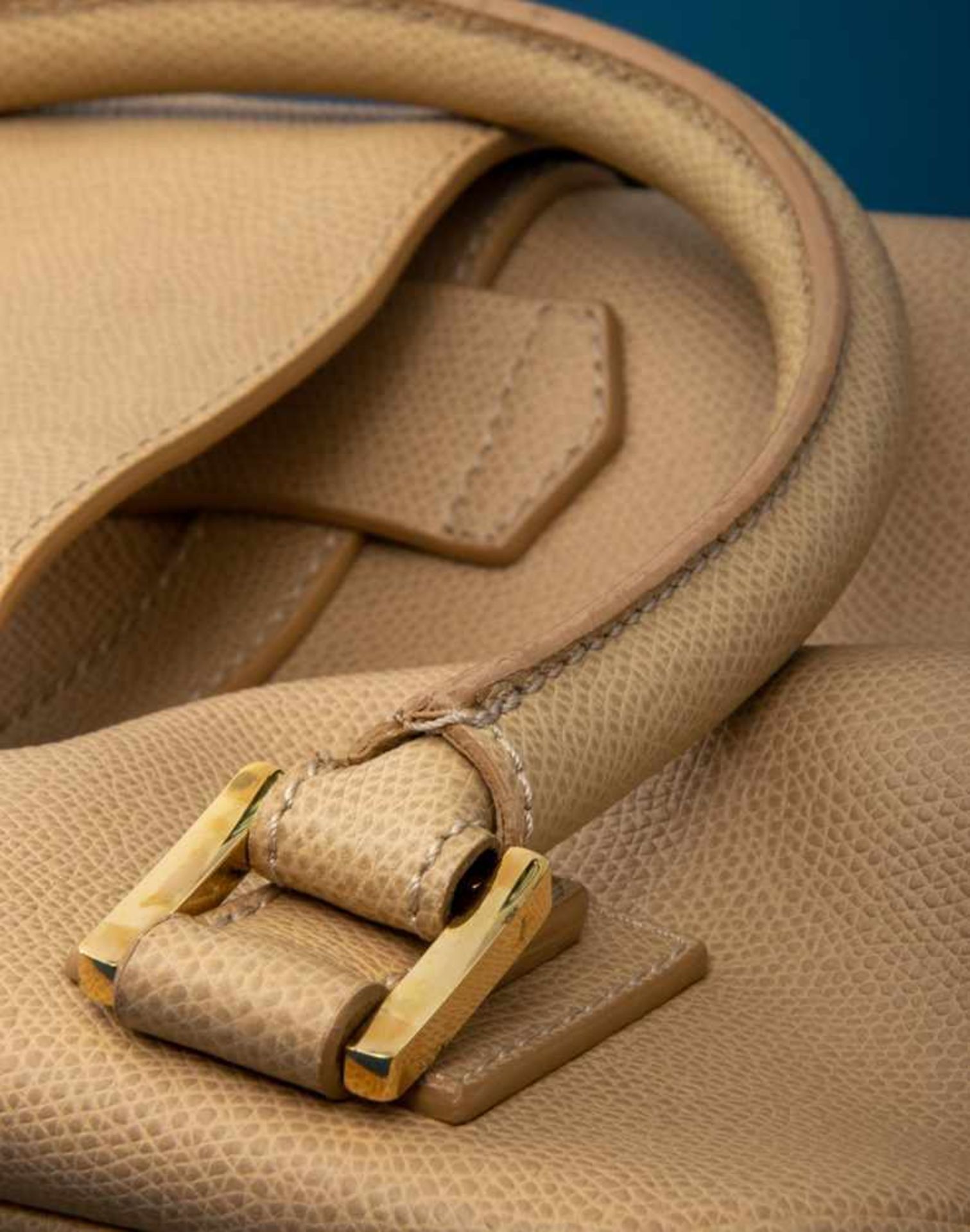 "Loewe" - modische, querformatige Handtasche des spanischen Labels. Formschöne Tasche mit 2 - Bild 12 aus 16