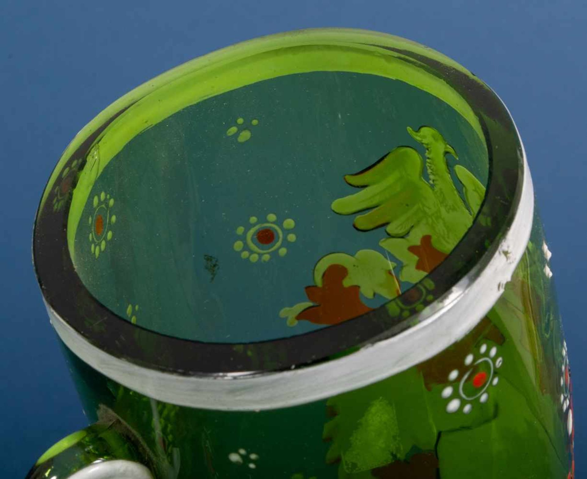 Trinkhorn. Grünliches Glas mit polychromem Emailledekor. Lippenrand mit kleinem Chip. Deutsch um - Image 7 of 11