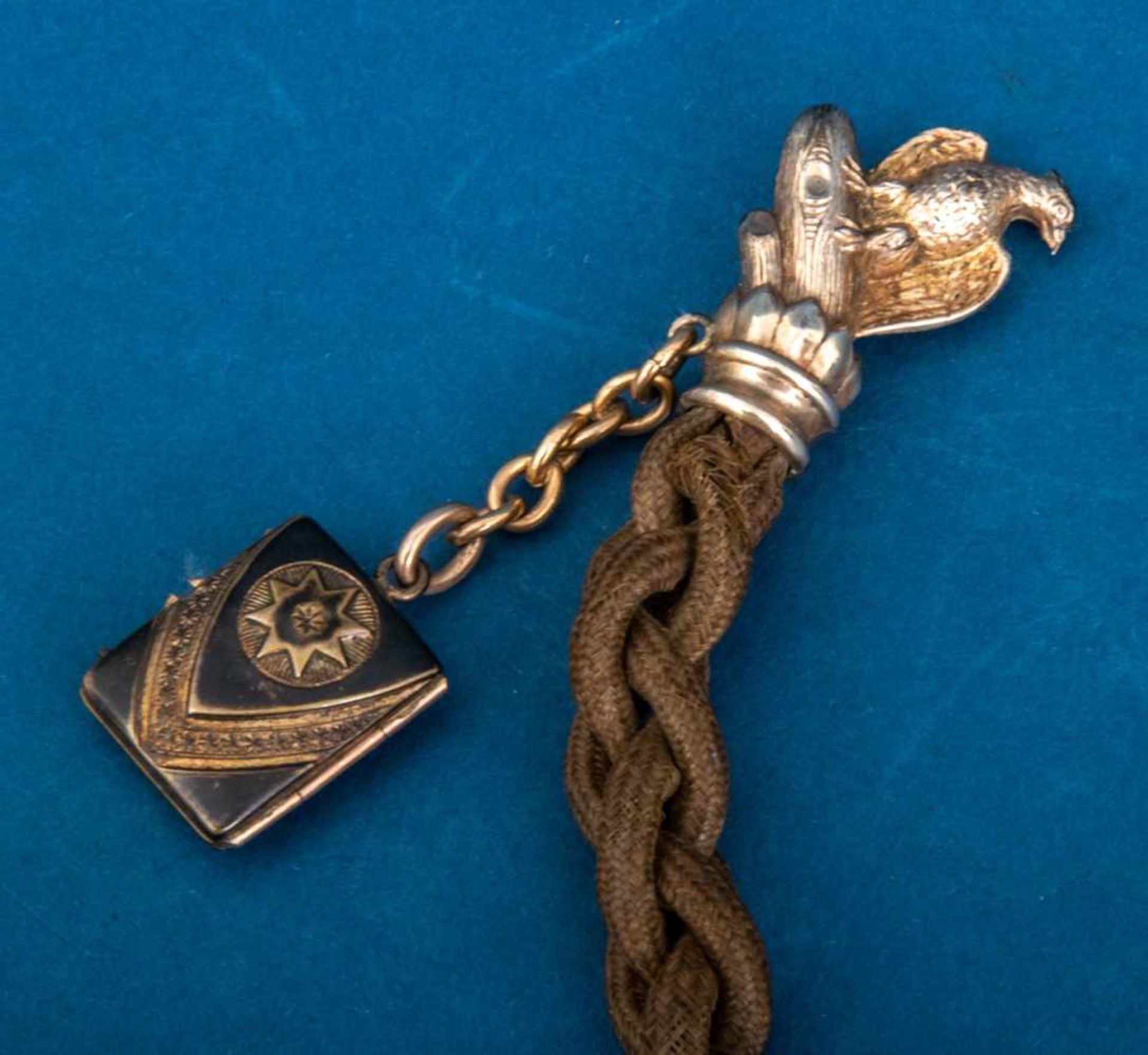 Antike Uhrenkette, geflochtenes Schnürband mit vergoldetem Beschlagwerk & Karabiner- Abschluss, - Bild 2 aus 8