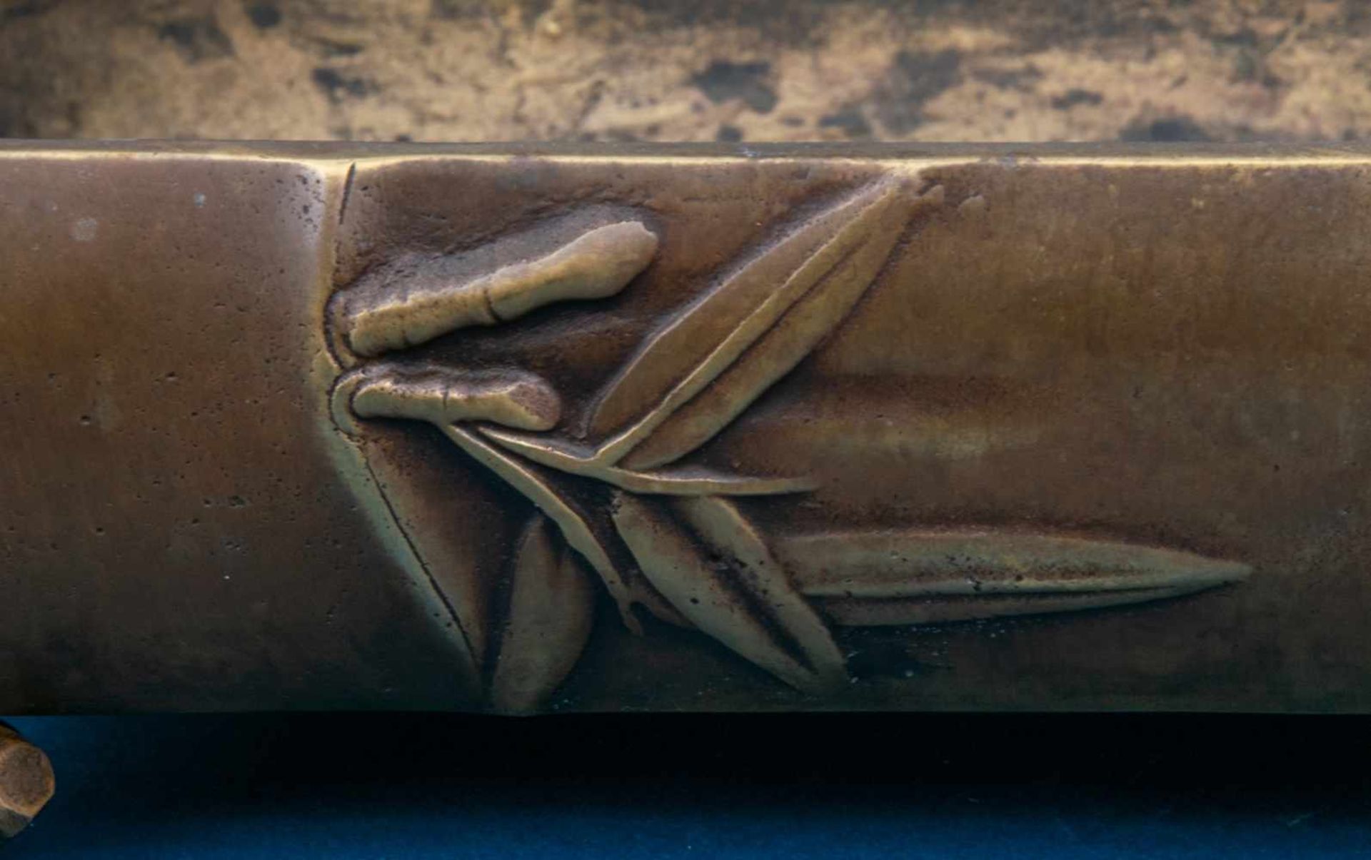 Rechteckige Pflanzschale, Bronze/Messing, ca. 9 x 34 x 20 cm, 19./20. Jhd. Gegossene 4Zeichen- - Bild 4 aus 7