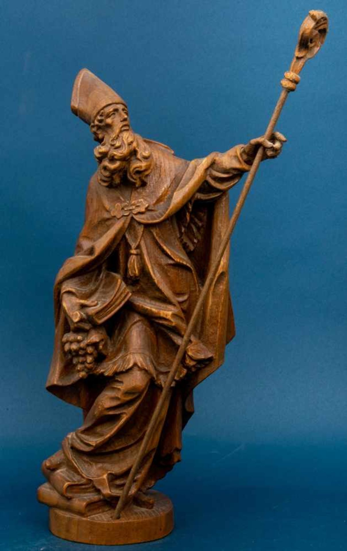 "Heiligenfigur / Kardinal", ungefasste alpenländische Holzschnitzarbeit, mehrteilige Fertigung;
