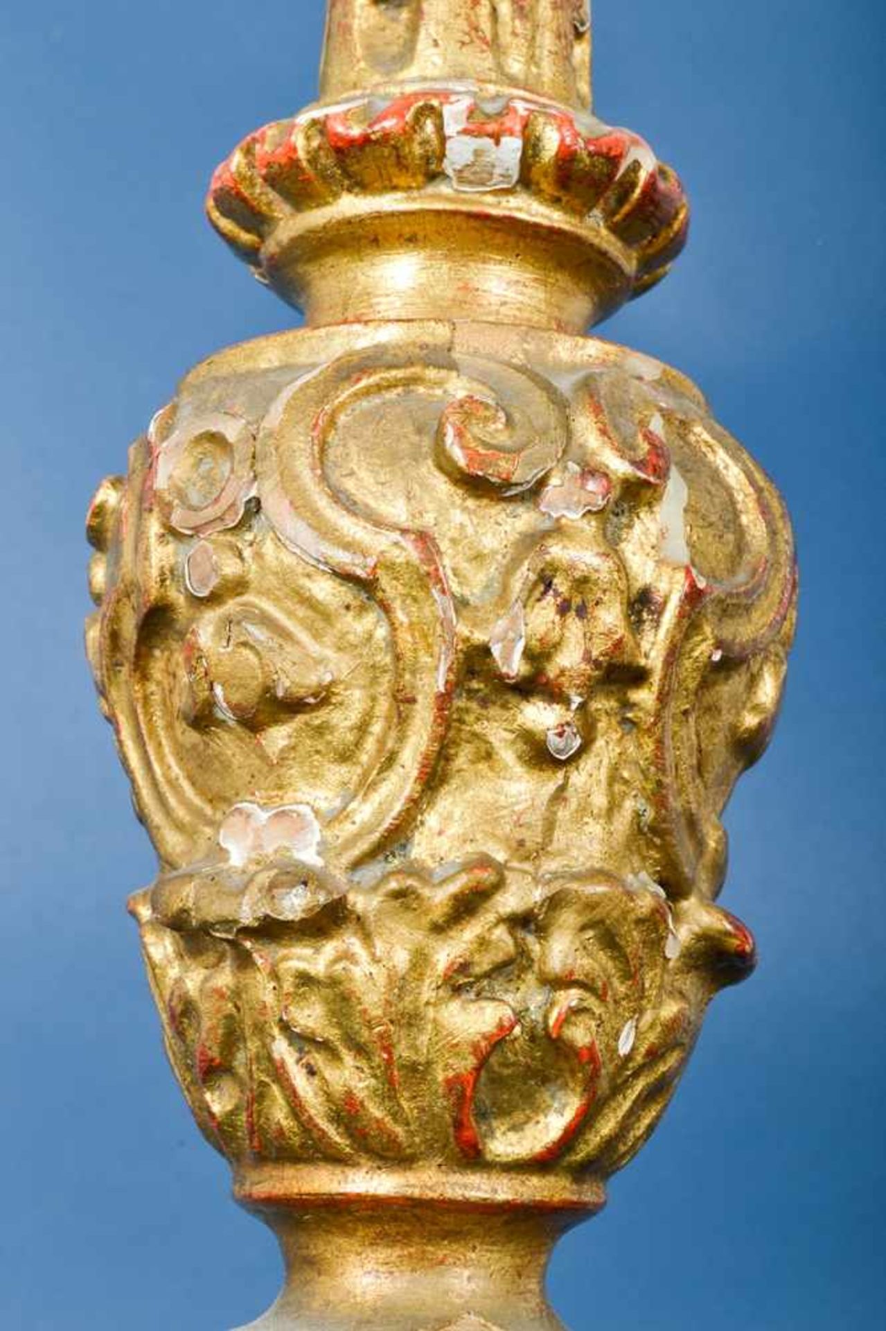 Einflammiger Kerzenleuchter, Barock, 18. Jhd., Holz geschnitzt & vergoldet, Höhe inkl. Tropfteller - Bild 9 aus 10