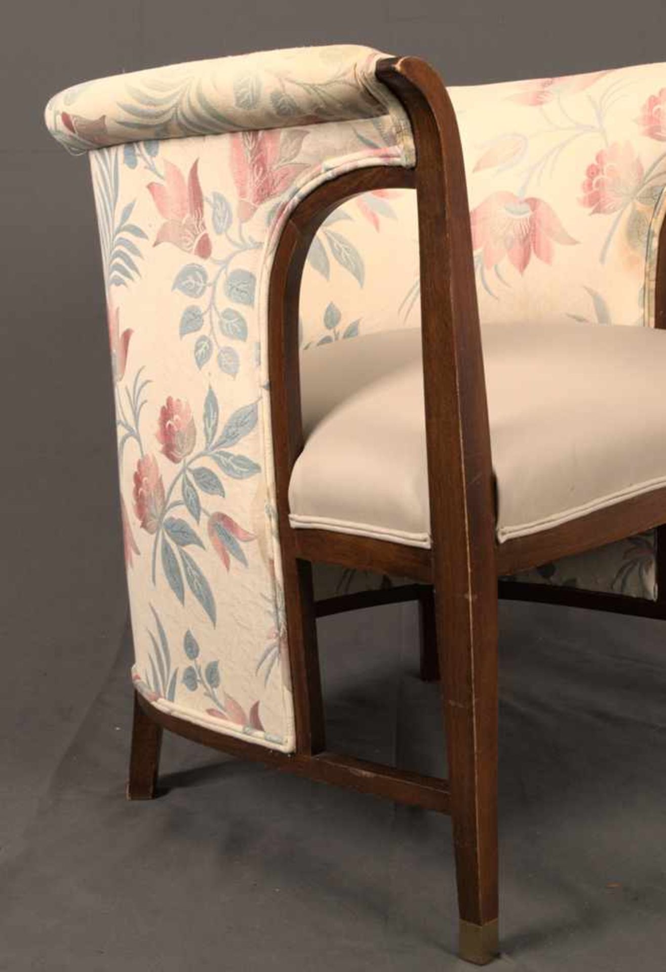 Wiener Polstersessel, hufeisenförmiges, gepolstertes Sesselgestell mit geraden, knatigen Beinen (die - Image 5 of 19