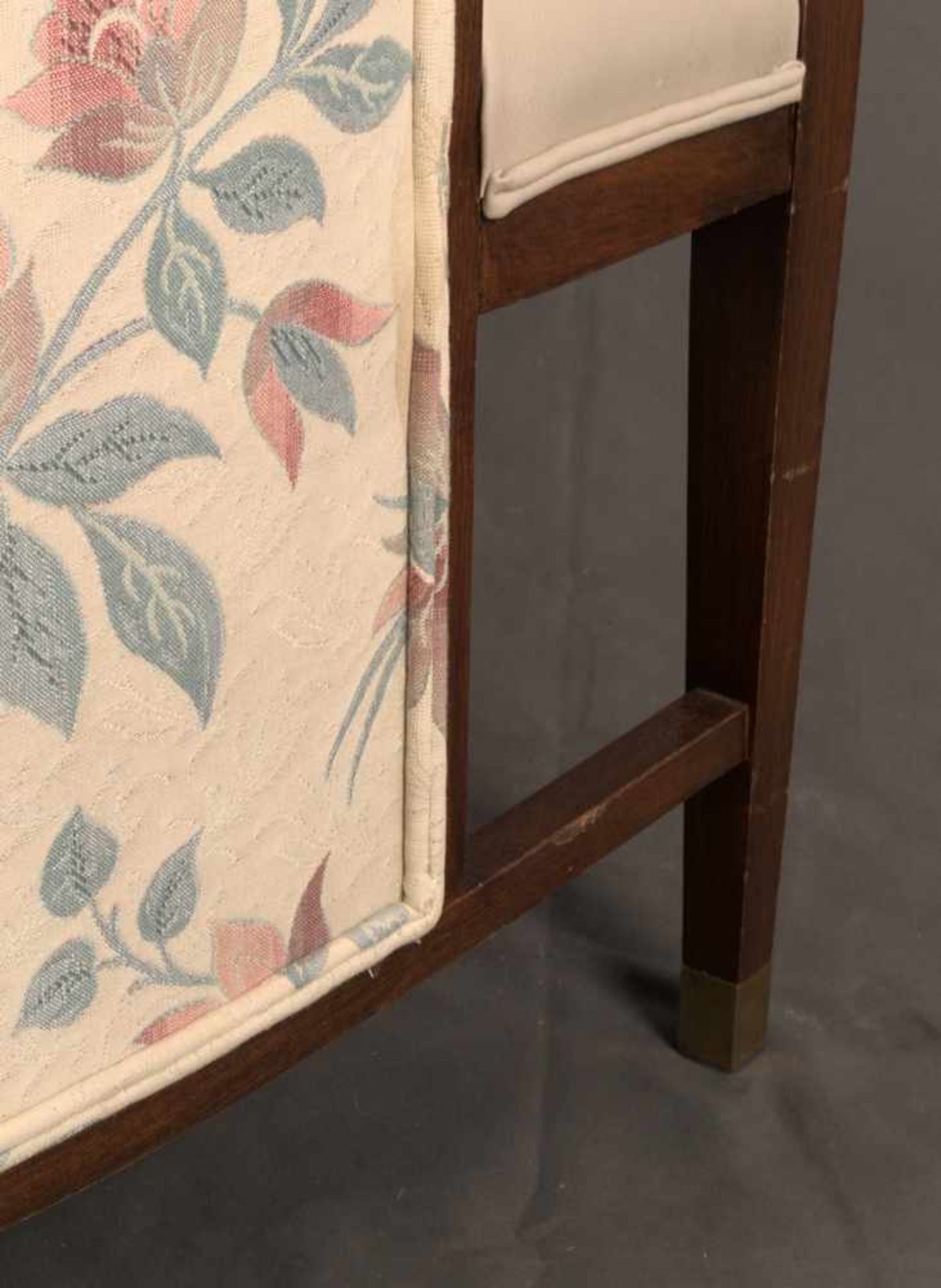 Wiener Polstersessel, hufeisenförmiges, gepolstertes Sesselgestell mit geraden, knatigen Beinen (die - Bild 10 aus 19