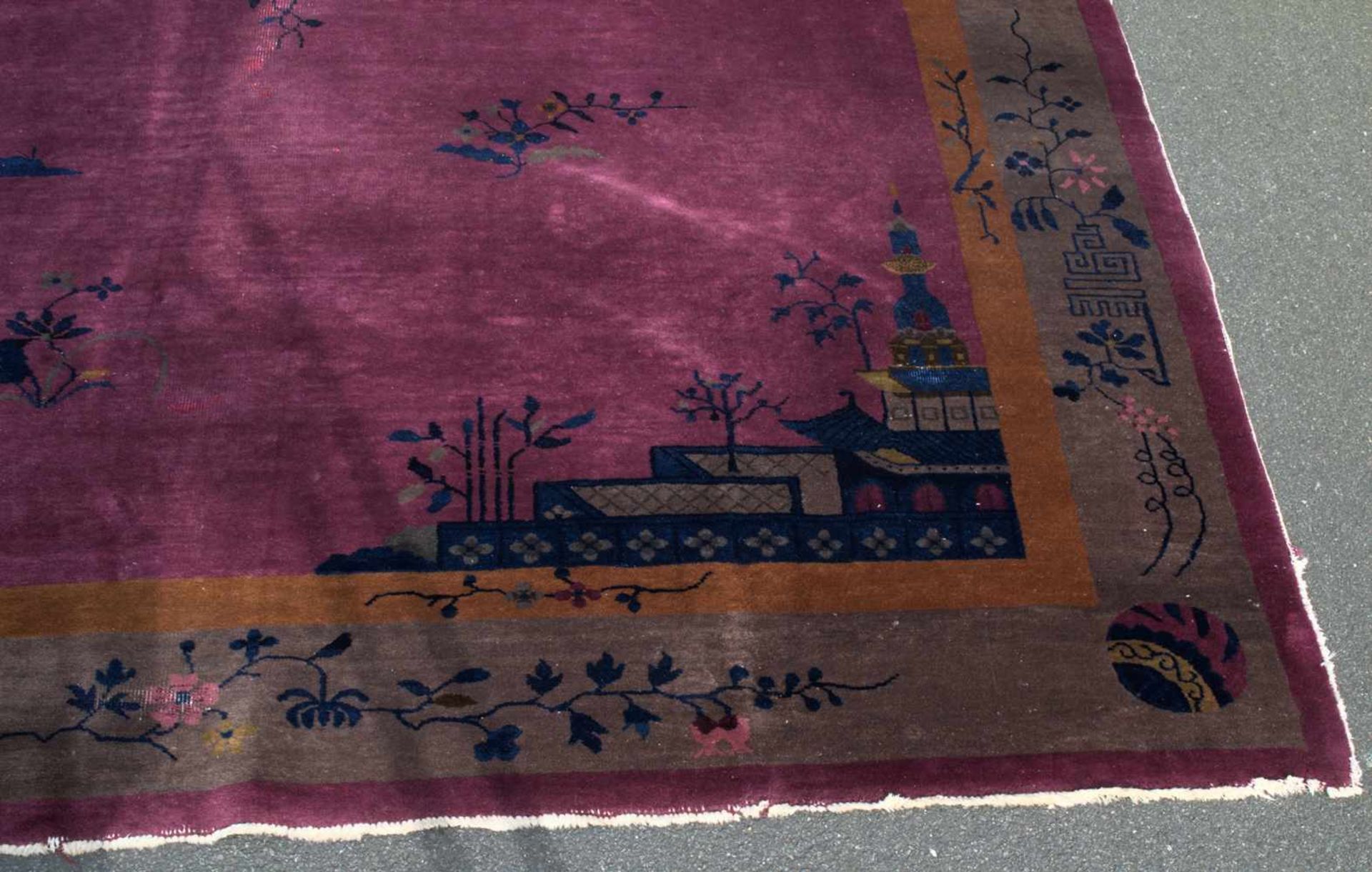 Älterer China-Teppich, ca. 270 x 345 cm, wohl 1. Hälfte 20. Jhd., lilafarbender Teppich mit - Image 8 of 12