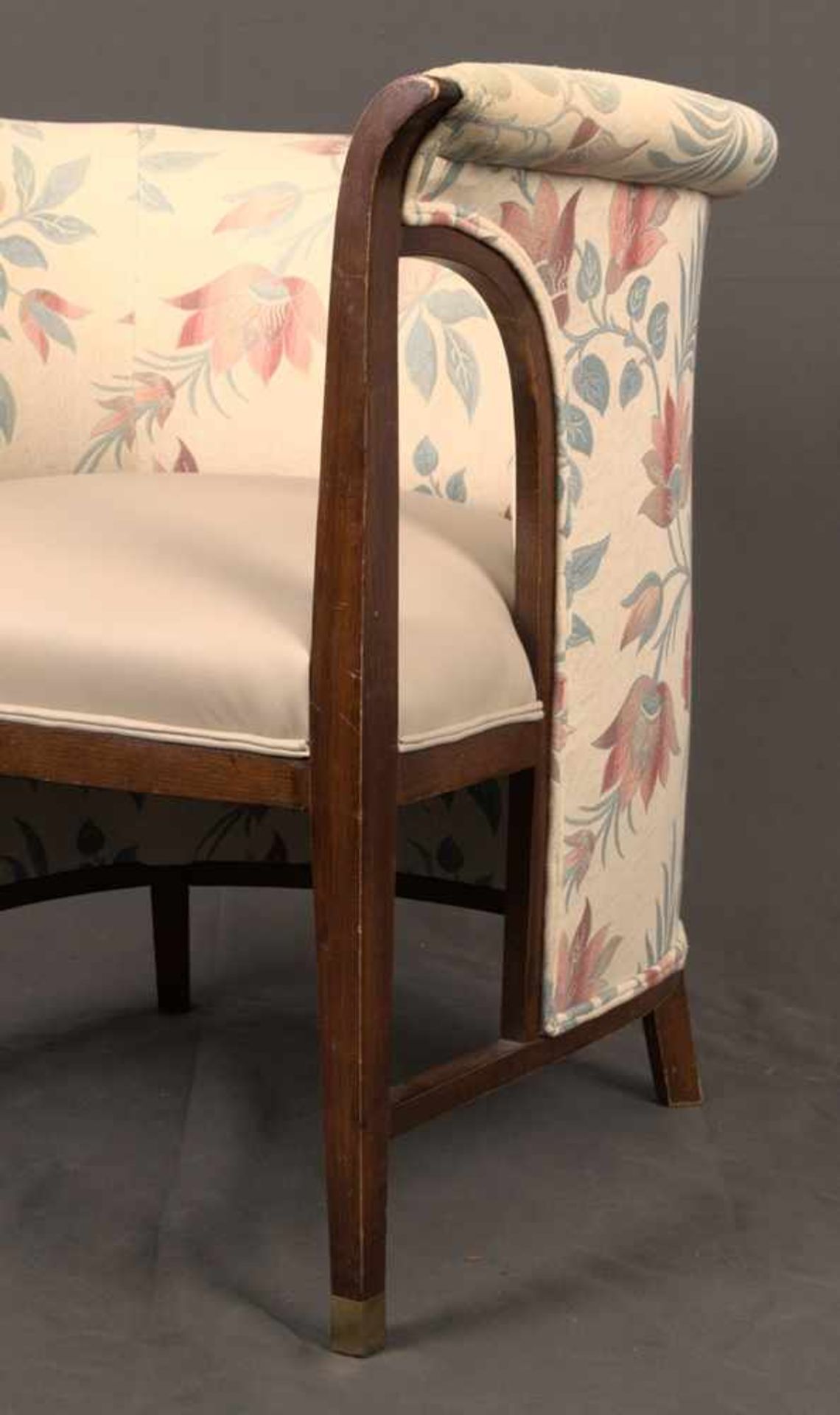 Wiener Polstersessel, hufeisenförmiges, gepolstertes Sesselgestell mit geraden, knatigen Beinen (die - Bild 4 aus 19