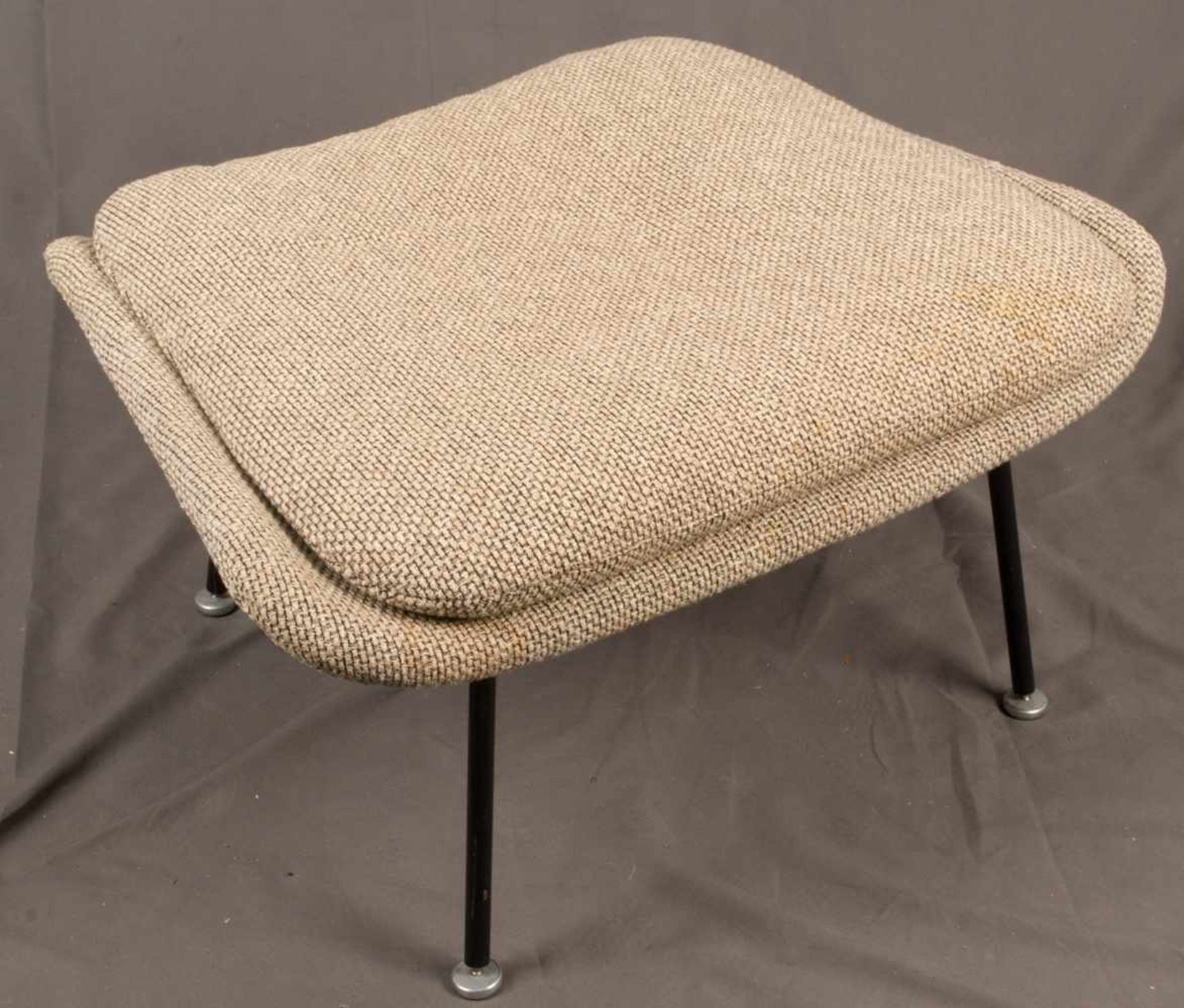 "WOMB" - Chair & Ottomane, designed by Eero Saarinen (1910 - 1961), Hersteller (wohl) Knoll - Bild 11 aus 16