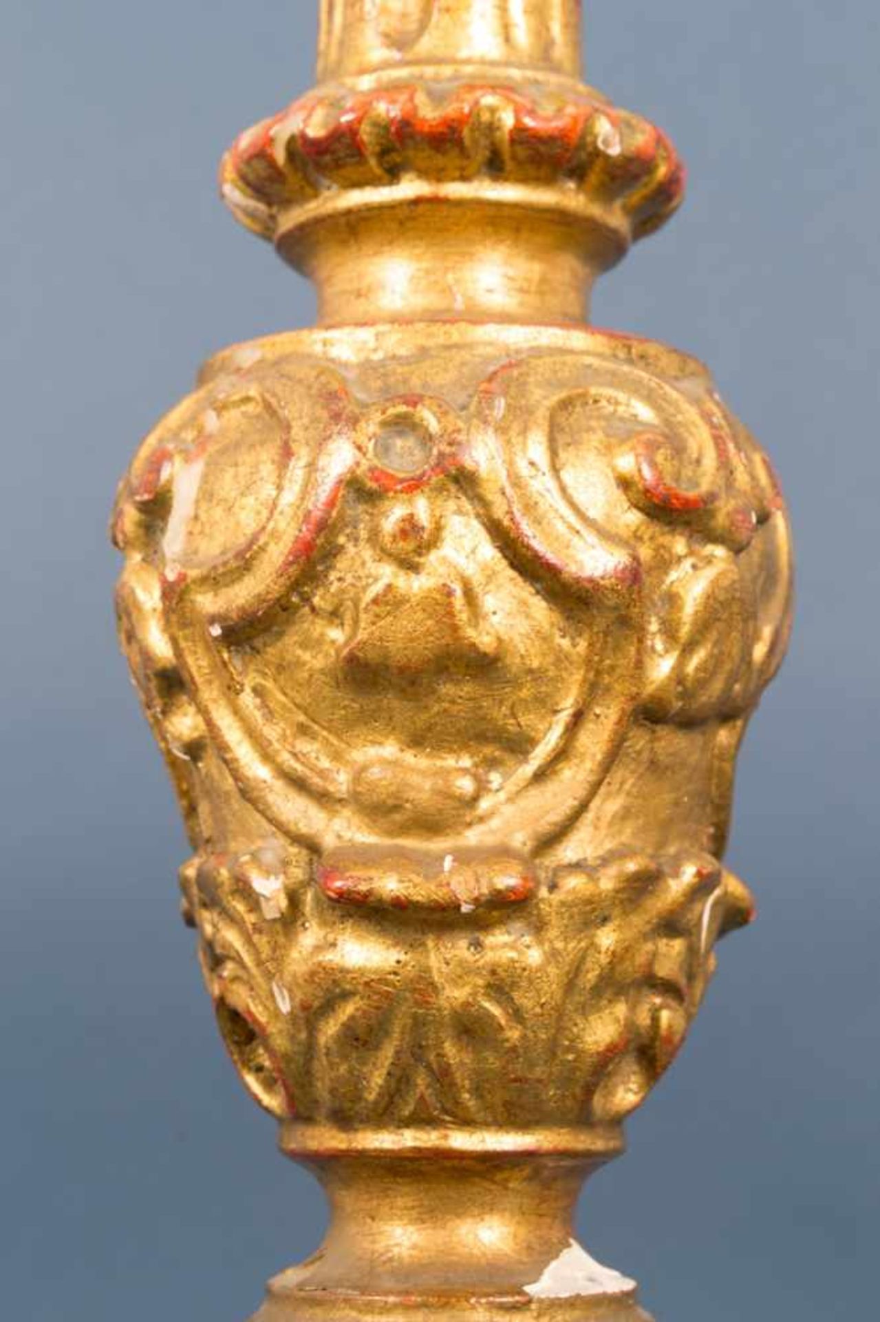 Einflammiger Kerzenleuchter, Barock, 18. Jhd., Holz geschnitzt & vergoldet, Höhe inkl. Tropfteller - Bild 5 aus 10