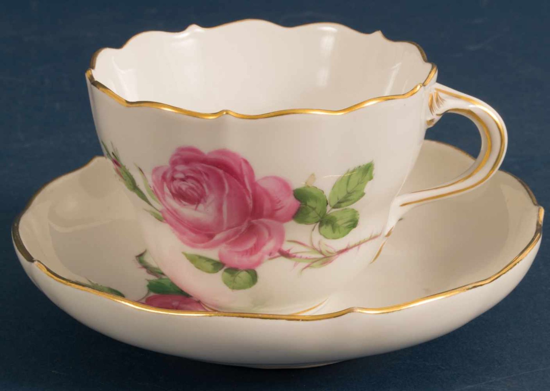 Zweiteiliges Kaffeegedeck. Meissen. Schwertermarke, (Untertasse mit 2 -, Tasse mit 4