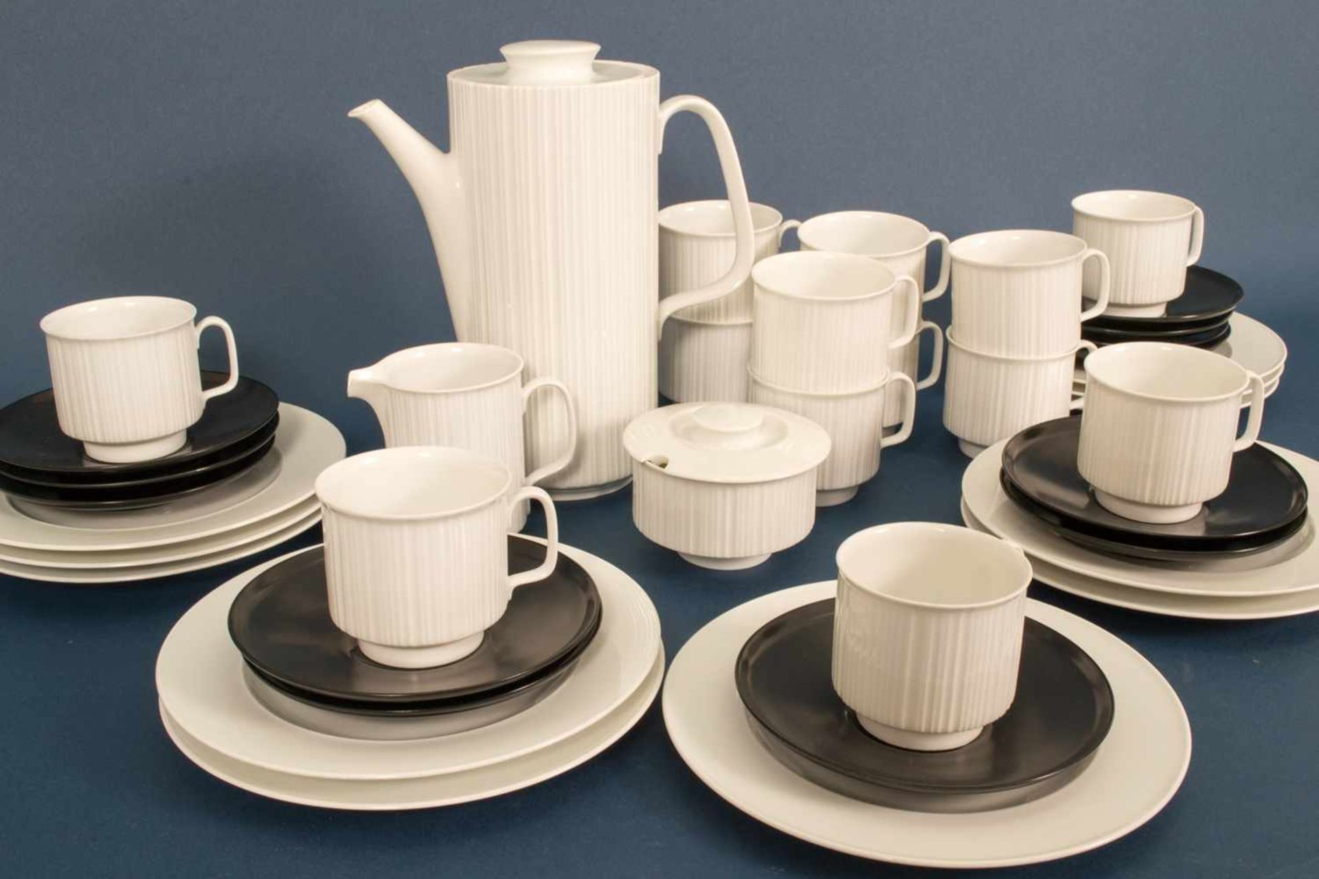 Rosenthal Kaffeeservice der 1960er/70er Jahre für 11 Personen, bestehend aus 11 Kuchentellern, 12 - Bild 8 aus 8