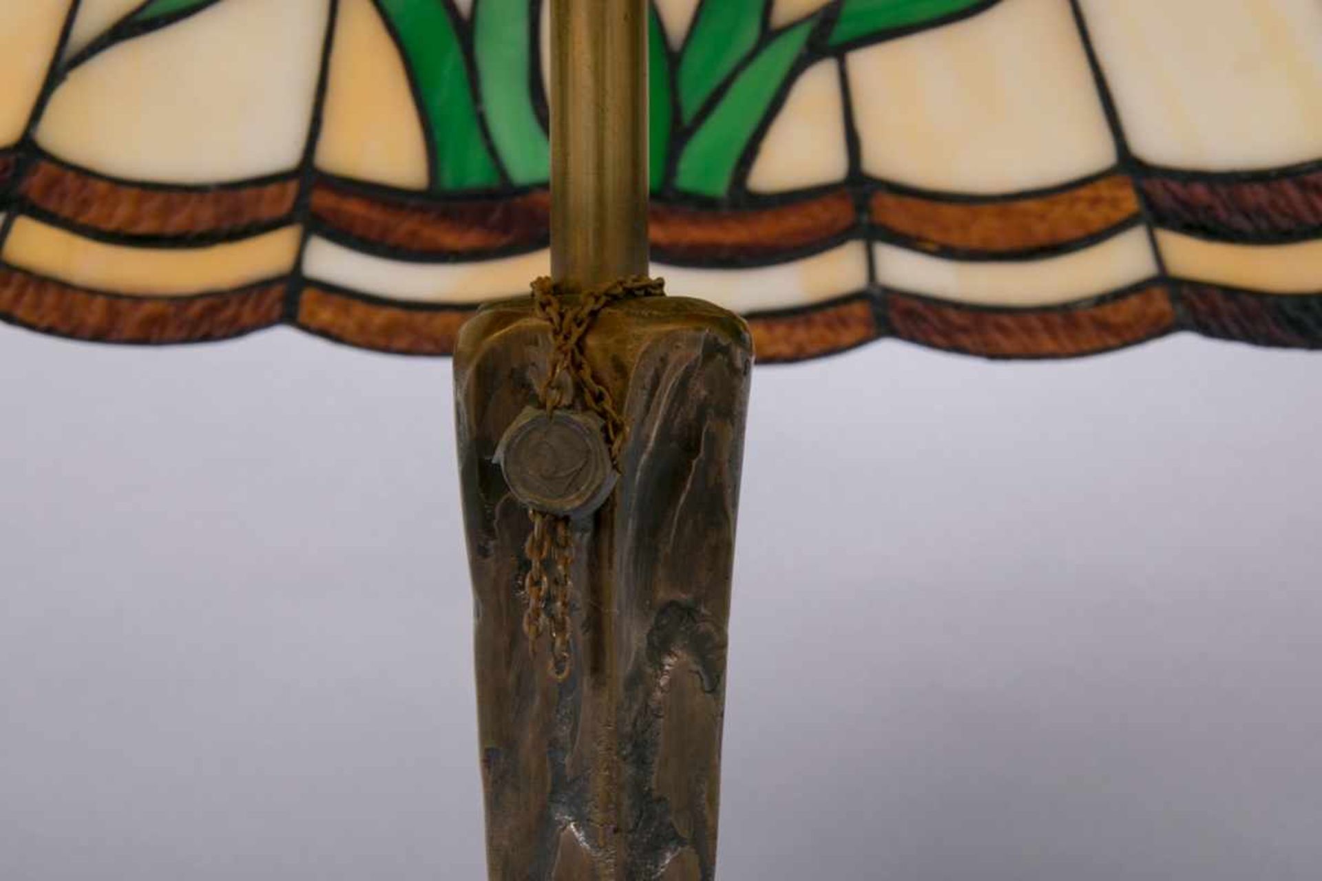 Schwere Tischlampe in Tiffany-Manier, handgefertigter Glasschirm (Höhe ca. 22 cm, Durchmesser ca. - Image 9 of 9