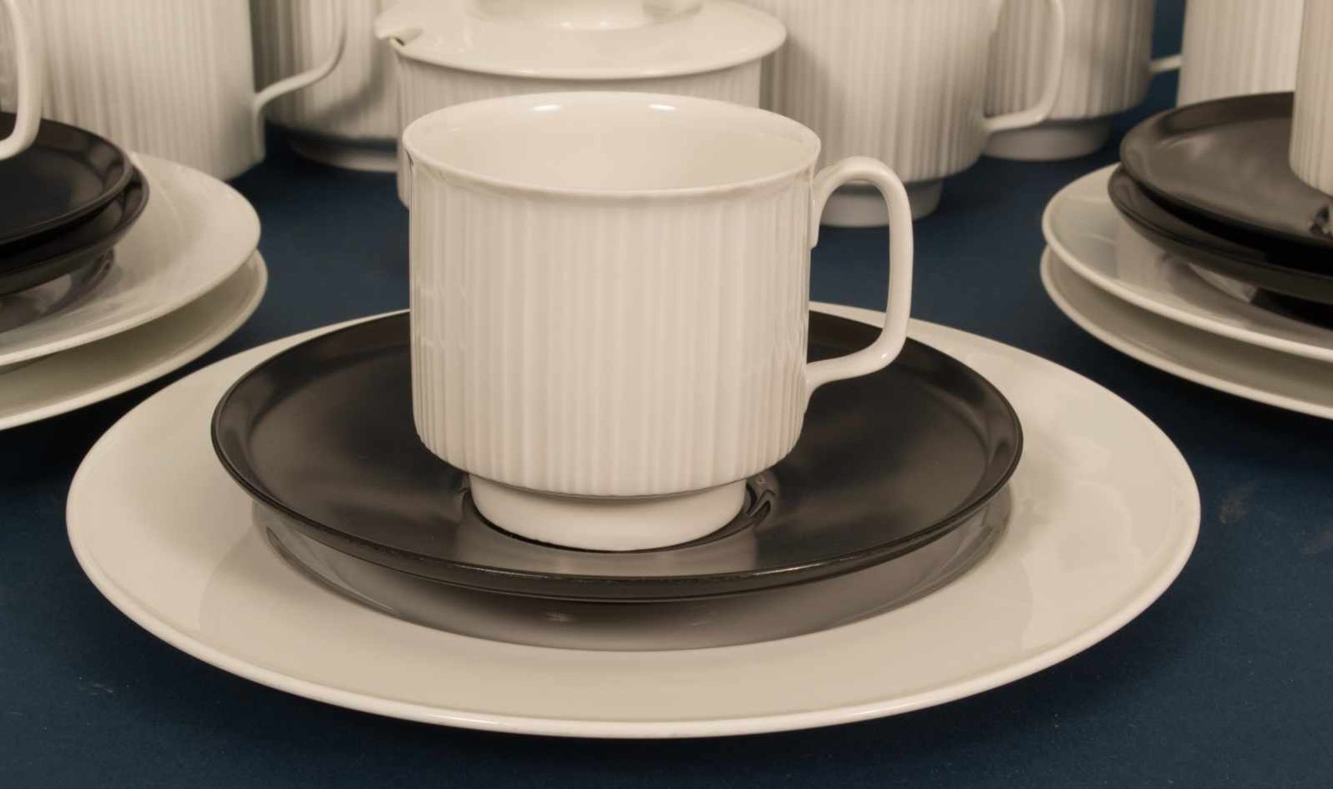 Rosenthal Kaffeeservice der 1960er/70er Jahre für 11 Personen, bestehend aus 11 Kuchentellern, 12 - Bild 4 aus 8