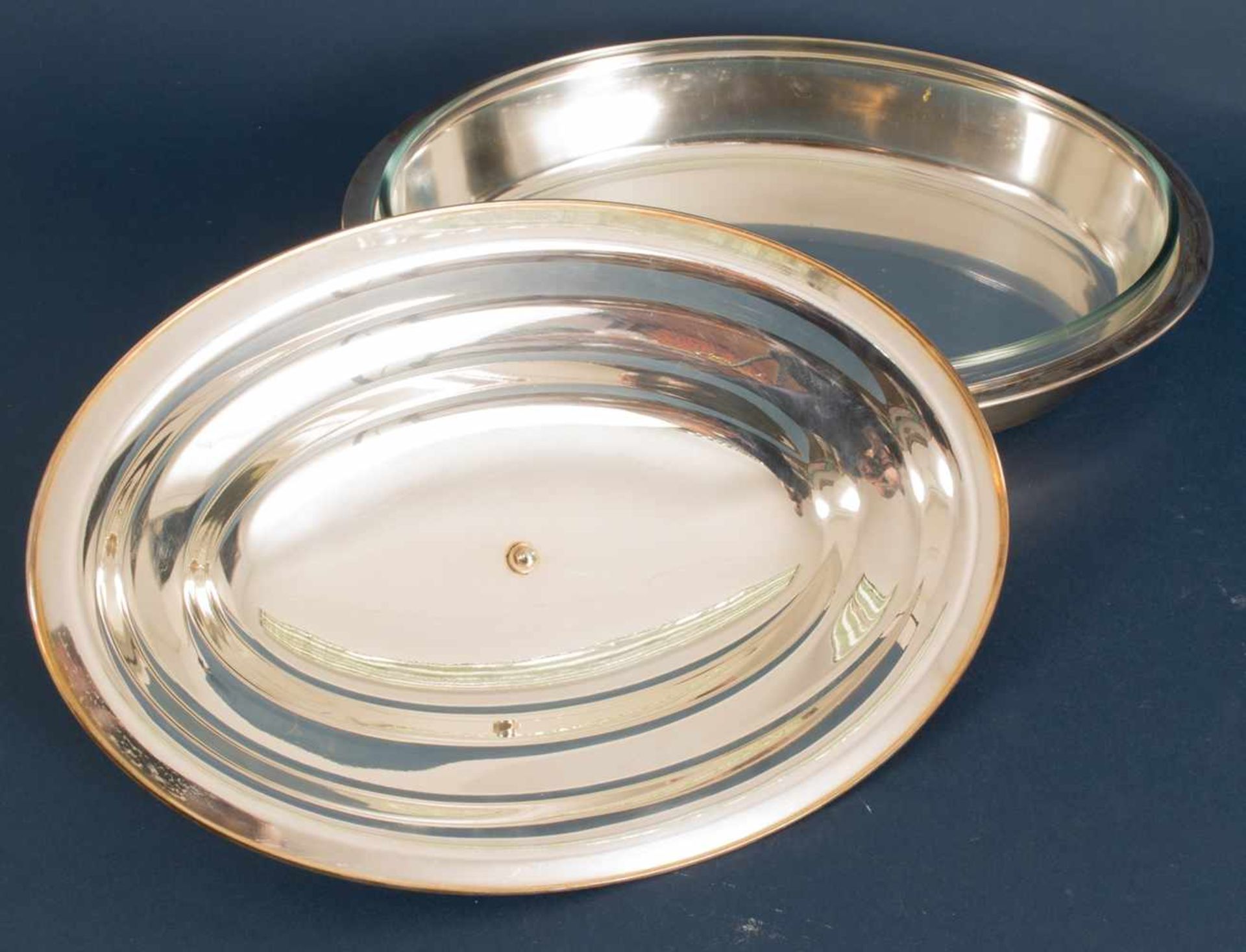 Ovale Deckelschale mit PYREX-Glaseinsatz, Deckel von "stehendem Keiler" bekrönt, Metall - Bild 6 aus 7