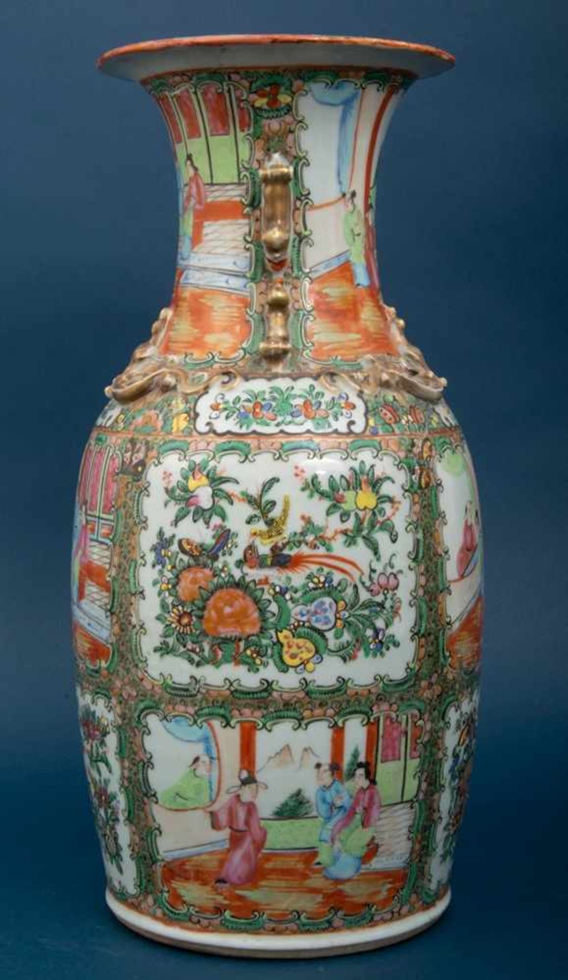 Zwei sehr ähnliche Vasen, China, Export-Porzellan (1 x) mit Pseudo-Kiang Xi 4Zeichen-Marke, um 1900. - Image 9 of 13