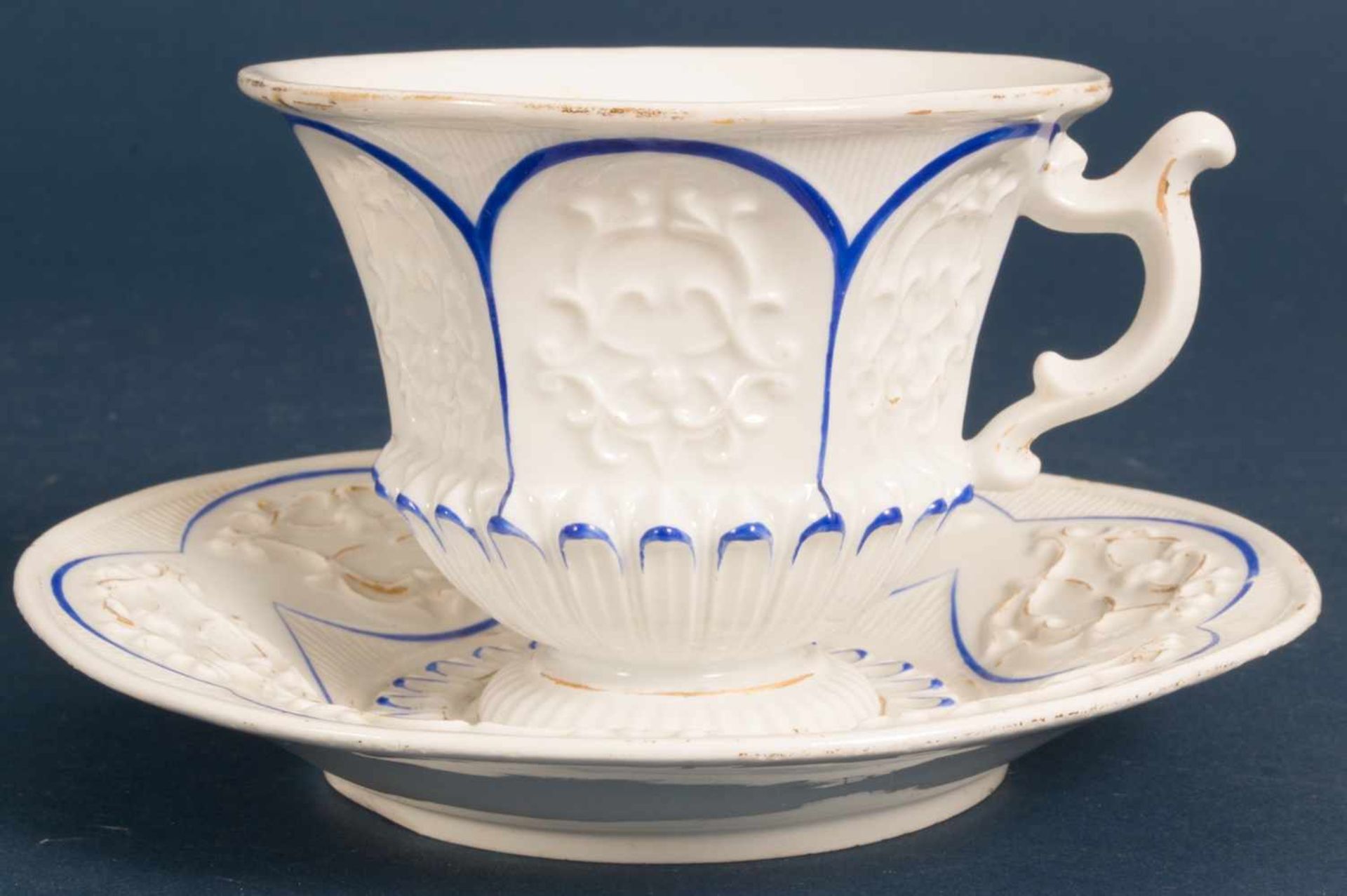 Antikes, zweiteiliges Kaffeegedeck, Meissen, Schwertermarke, 1. Wahl (ohne Schleifstriche), 19.