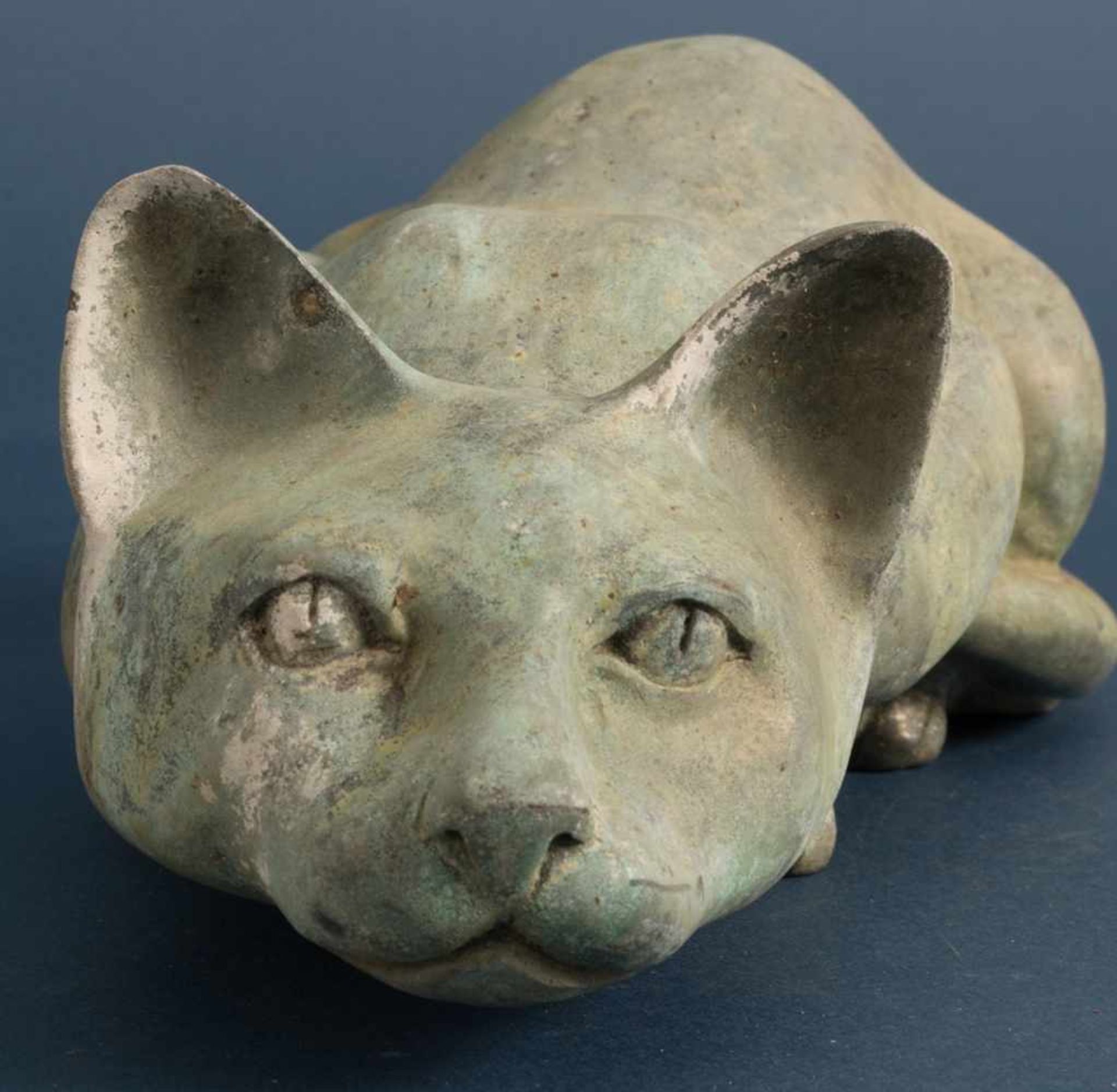 "Anpirschende, lauernde Katze" - Messing oder Bronze, Länge ca. 37 cm, grünlich - bläuliche - Image 12 of 12