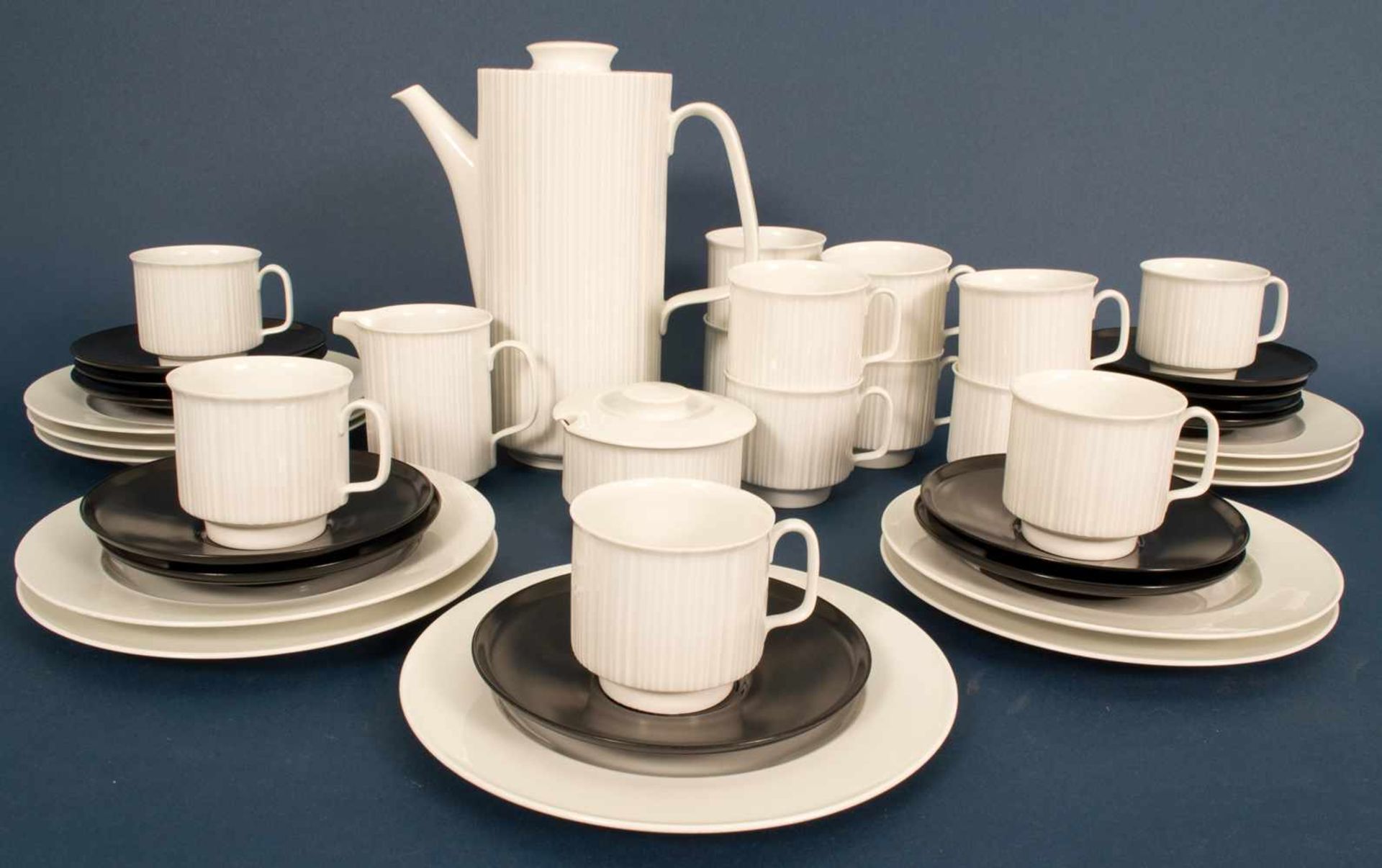 Rosenthal Kaffeeservice der 1960er/70er Jahre für 11 Personen, bestehend aus 11 Kuchentellern, 12 - Bild 2 aus 8